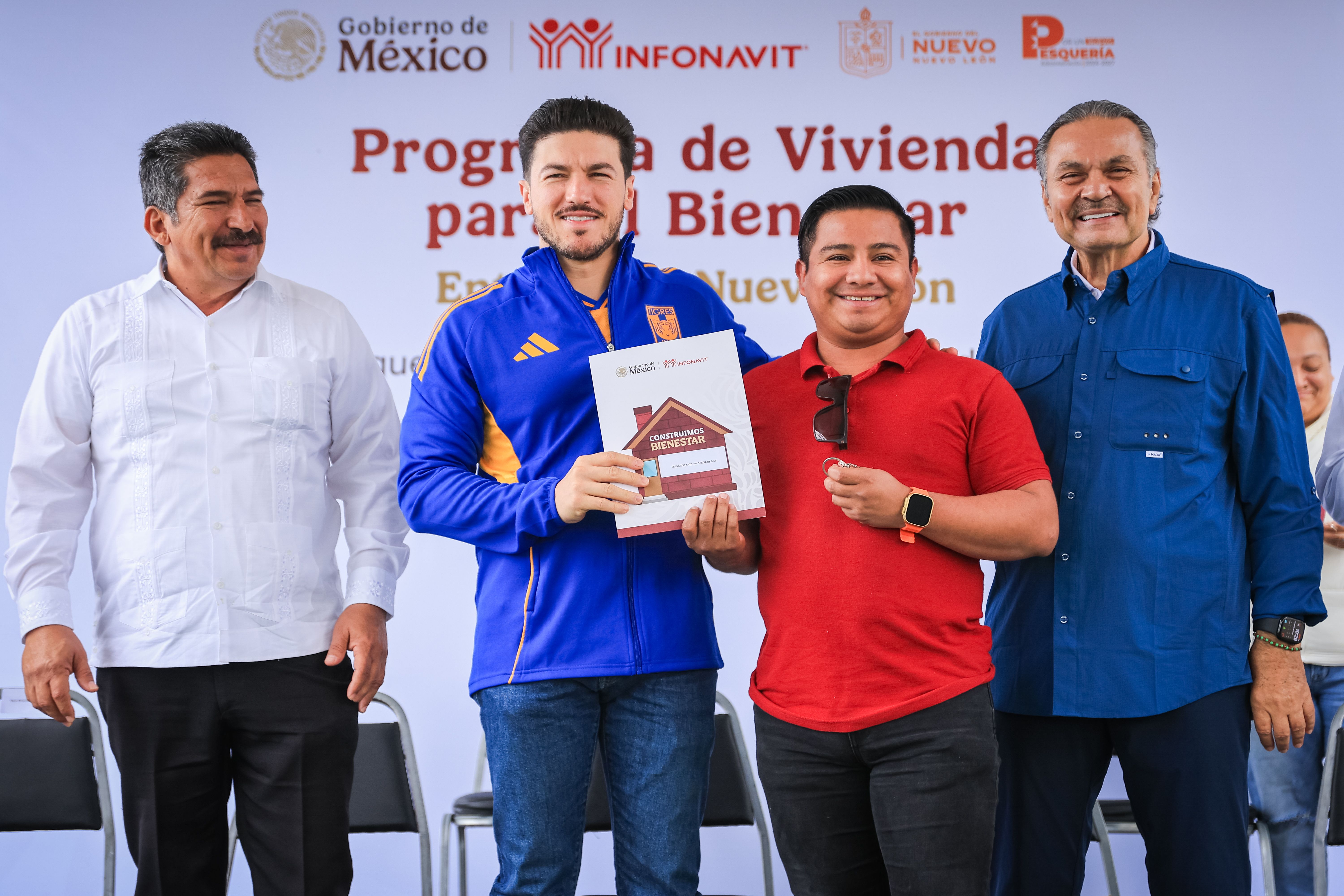 01 Encabeza Gobernador Samuel Garc_a Entrega de Viviendas a Familias Vulnerables de Pesquer_a..JPG