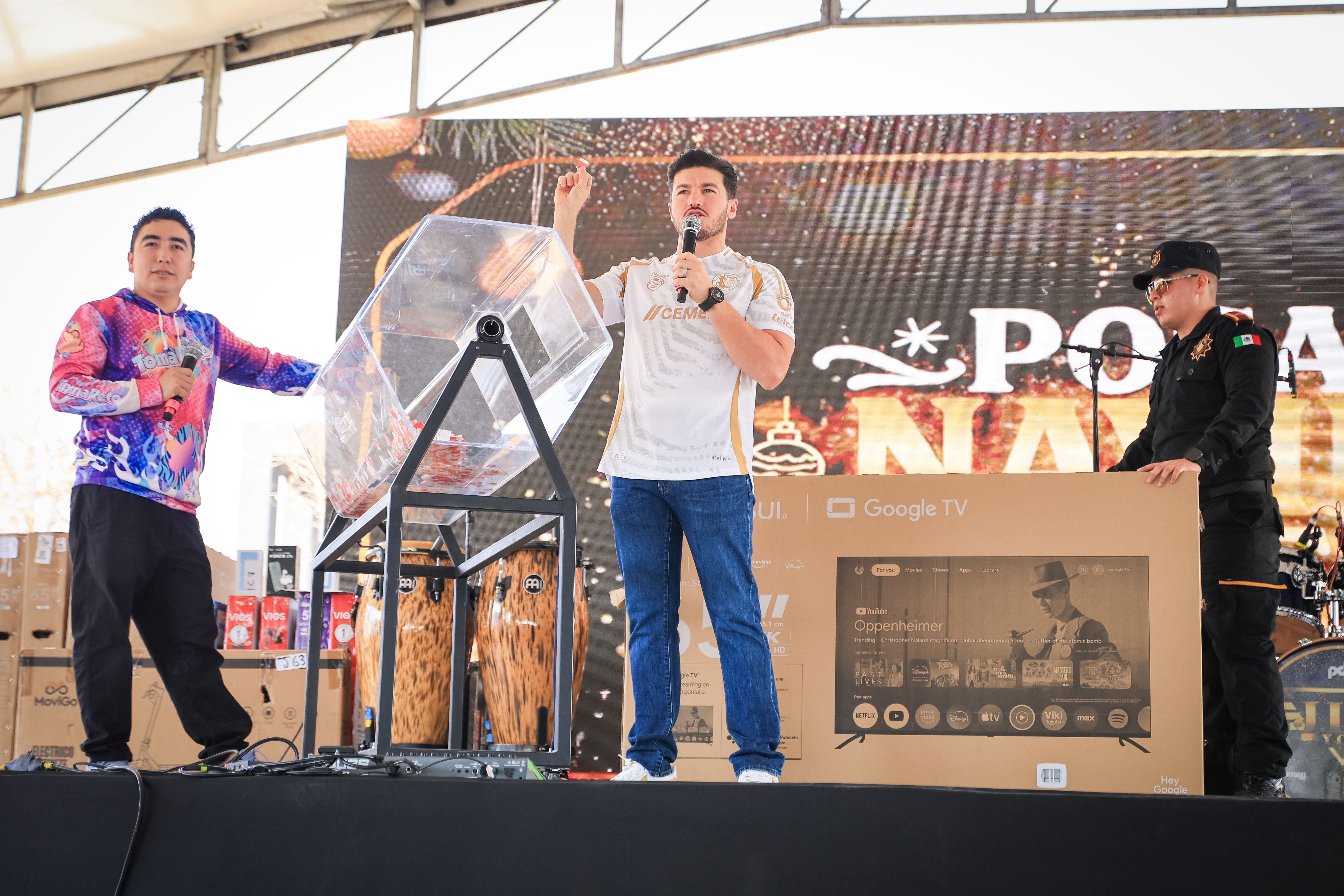 01 FESTEJAN CON POSADA NAVIDE_A A FAMILIAS DE POLIC_AS..JPG