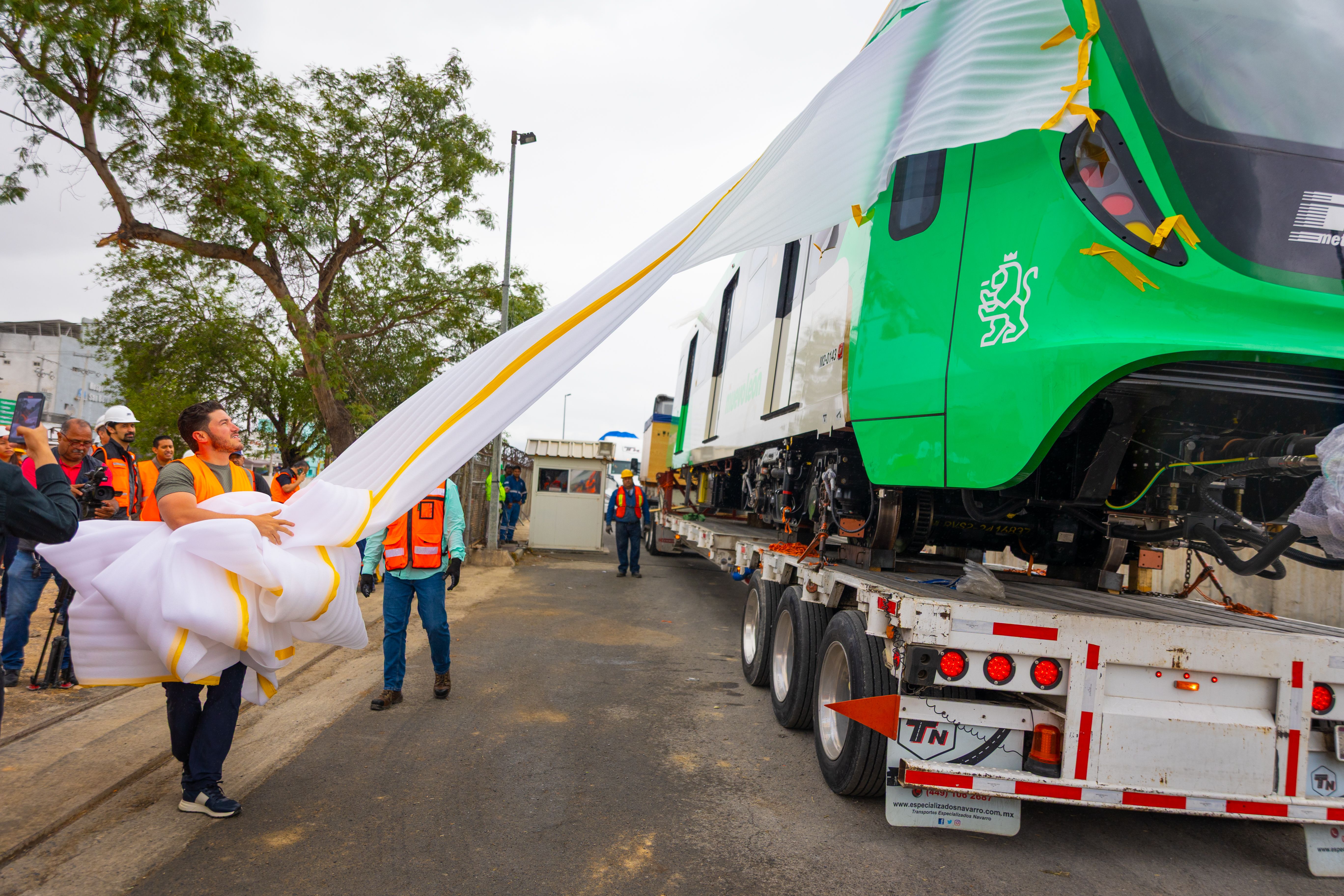 01 RECIBE GOBERNADOR NUEVOS TRENES PARA LINEA 1 DEL METRO.JPG