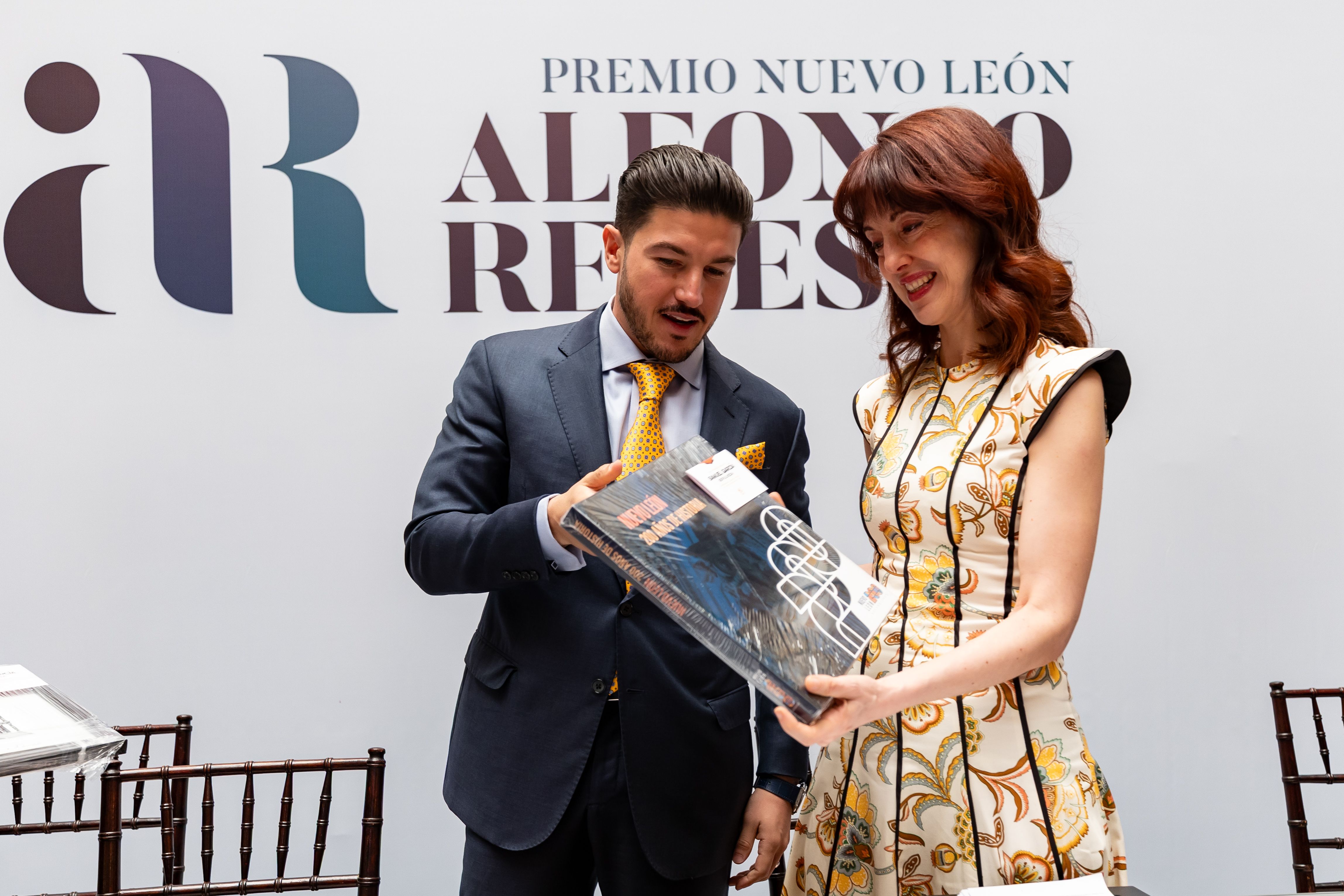 02 ENTREGA GOBERNADOR PREMIO NUEVO LE_N _ALFONSO REYES_; REAFIRMA COMPROMISO CON LA PALABRA Y LA CULTURA.JPG