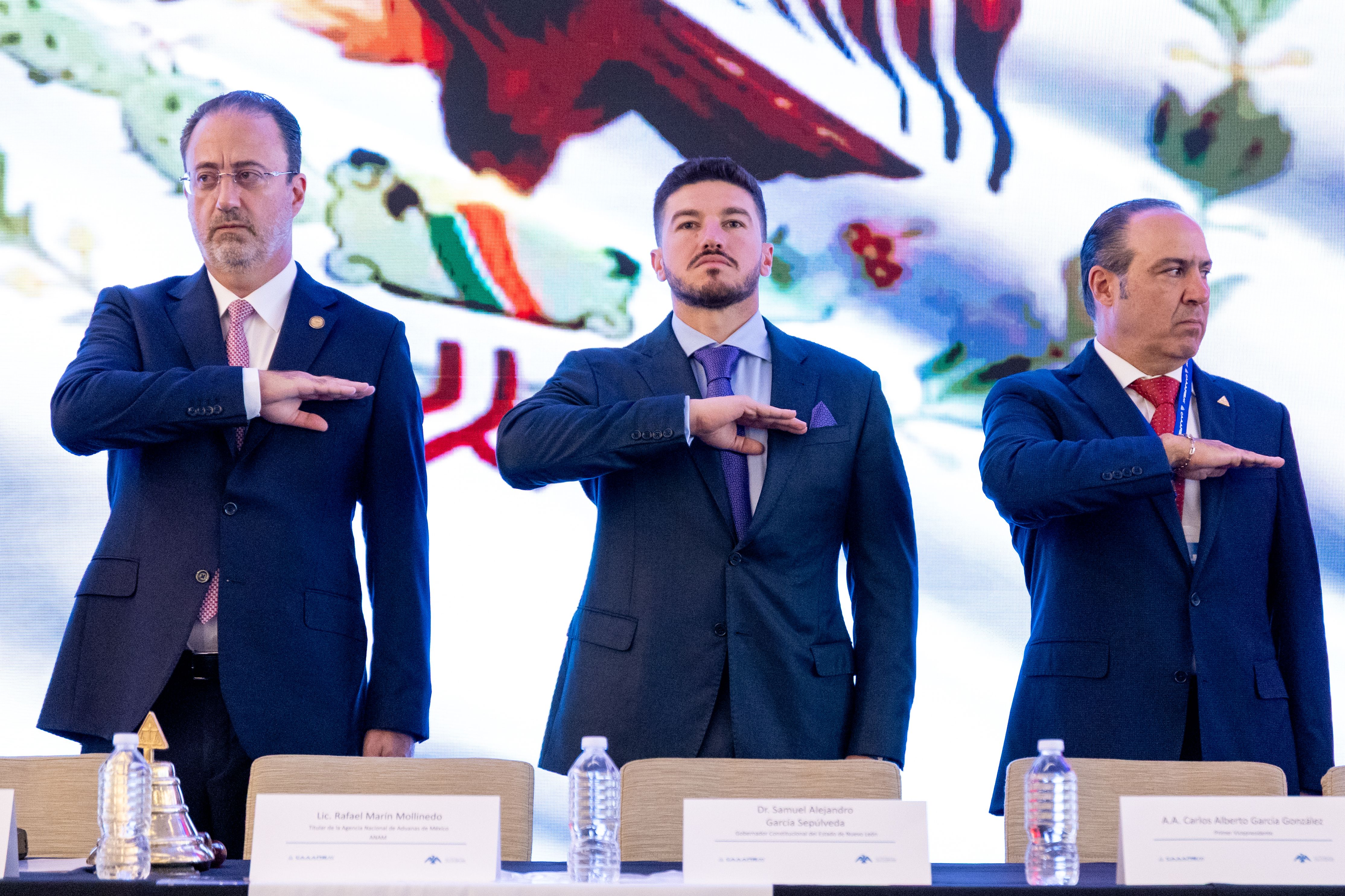 02 EN NL COMERCIO EXTERIOR SE MULTIPLICA; SAMUEL GARCÍA ANTE SECTOR ADUANAL.JPG