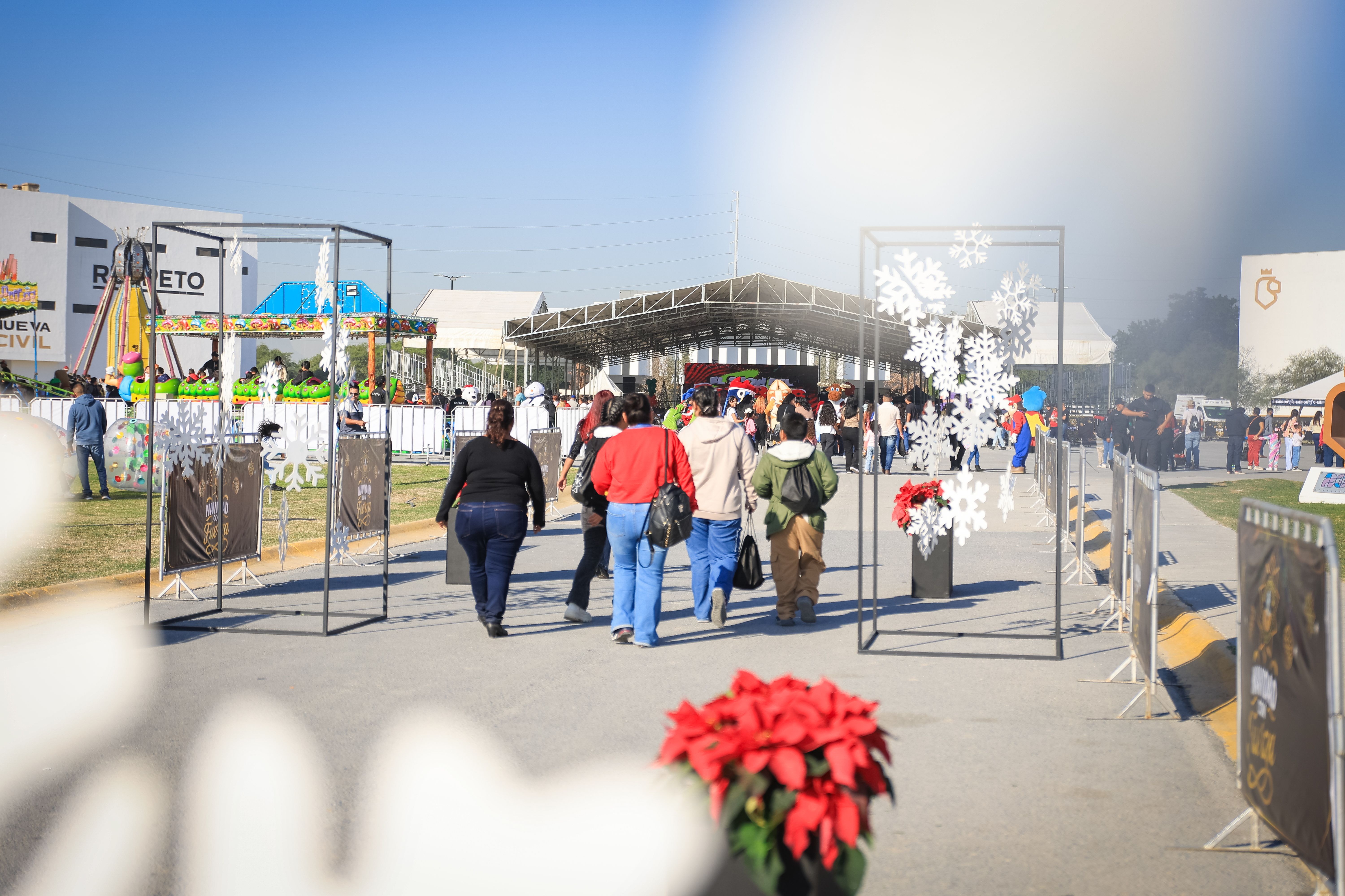 03 FESTEJAN CON POSADA NAVIDE_A A FAMILIAS DE POLIC_AS..JPG