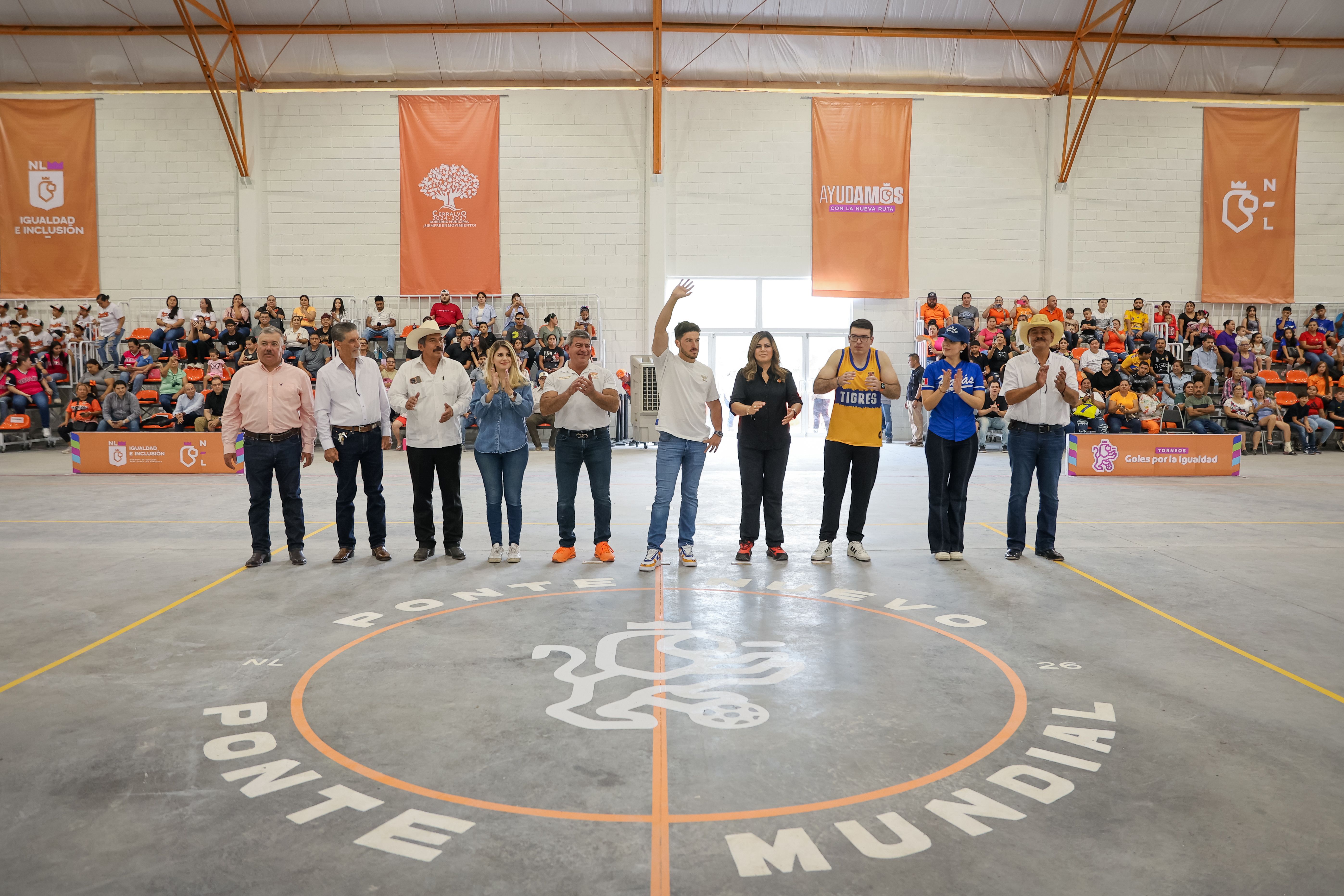03 INAUGURA GOBERNADOR MULTIDEPORTIVO EN CERRALVO CON CASCARITA MUNDIALISTA.JPG
