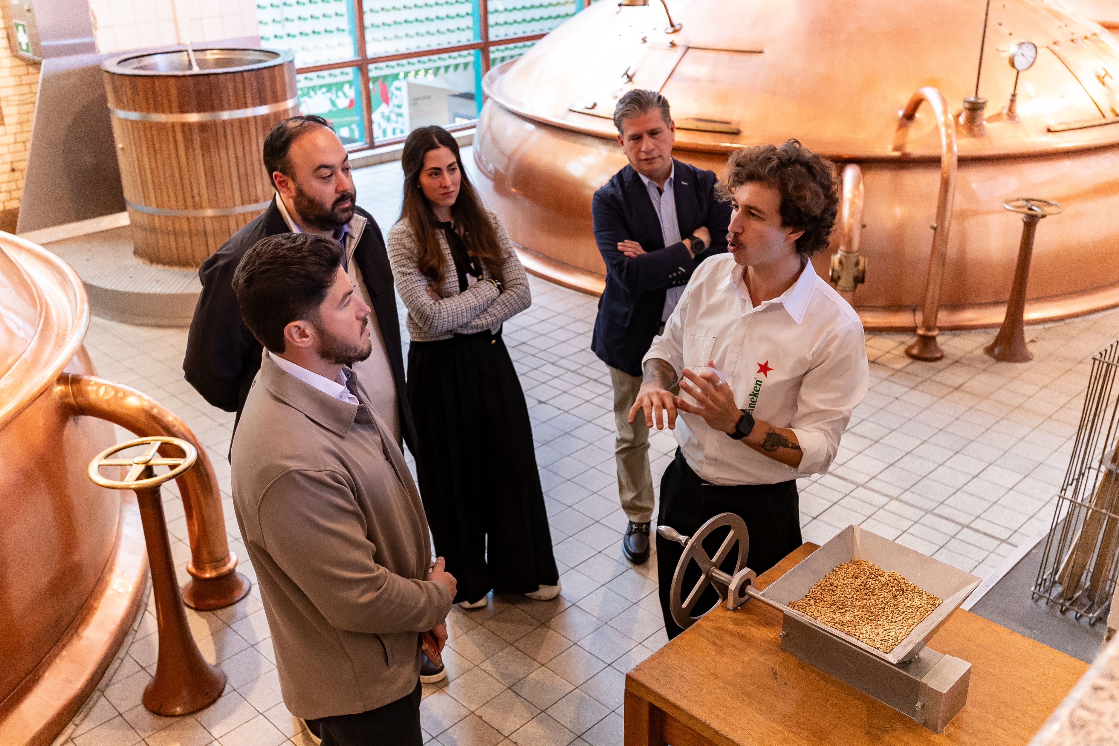 03 SOSTIENE SAMUEL REUNIÓN CON SELECCIÓN NEERLANDESA; ANUNCIA PLAN DE EXPANSIÓN DE HEINEKEN MÉXICO POR 400 MDE.JPG
