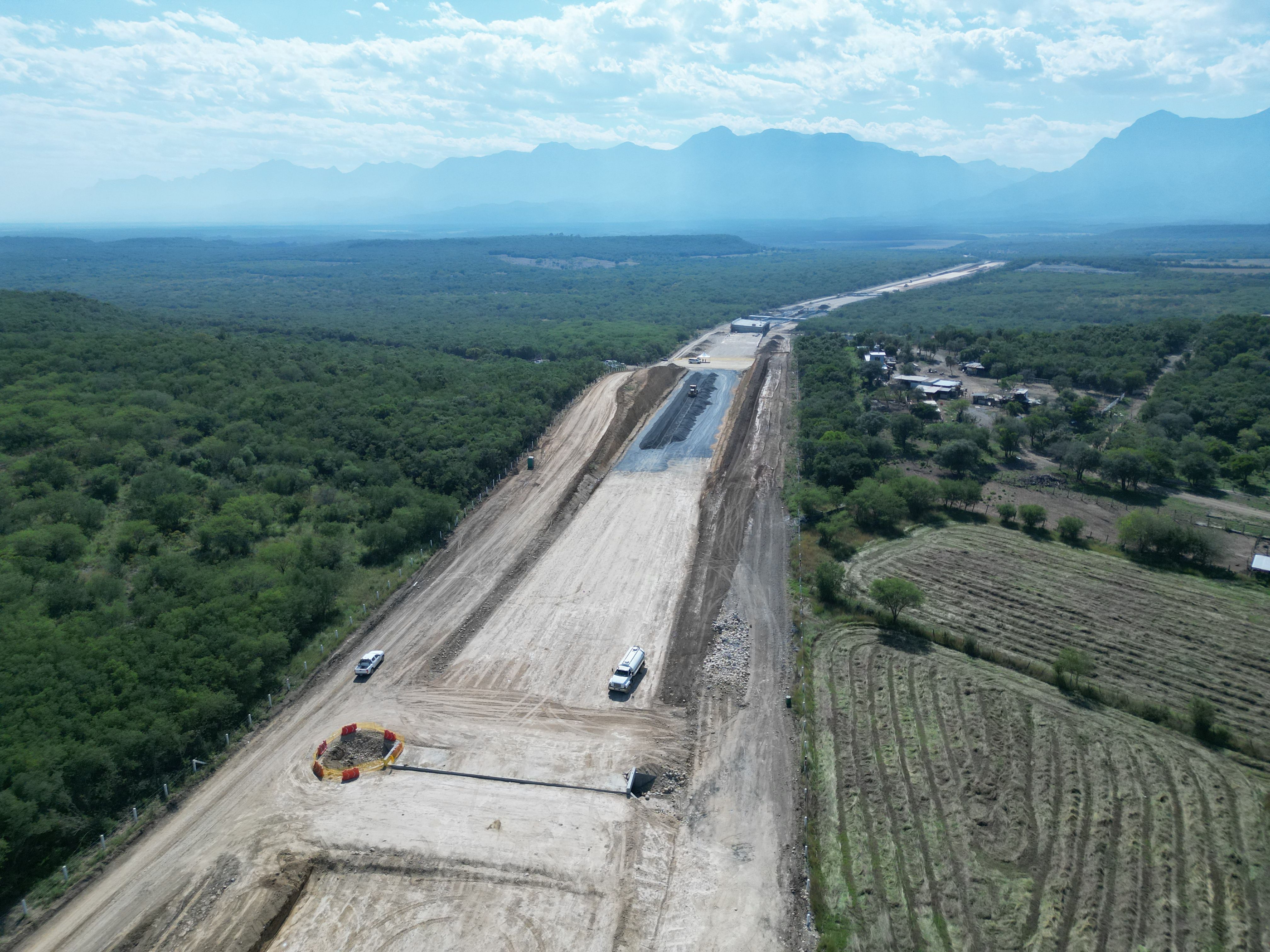 03 SUPERVISA GOBERNADOR ARRANQUE DEL TRAMO 2 DE CARRETERA INTERSERRANA; AGRADECE APOYO FEDERAL.JPG