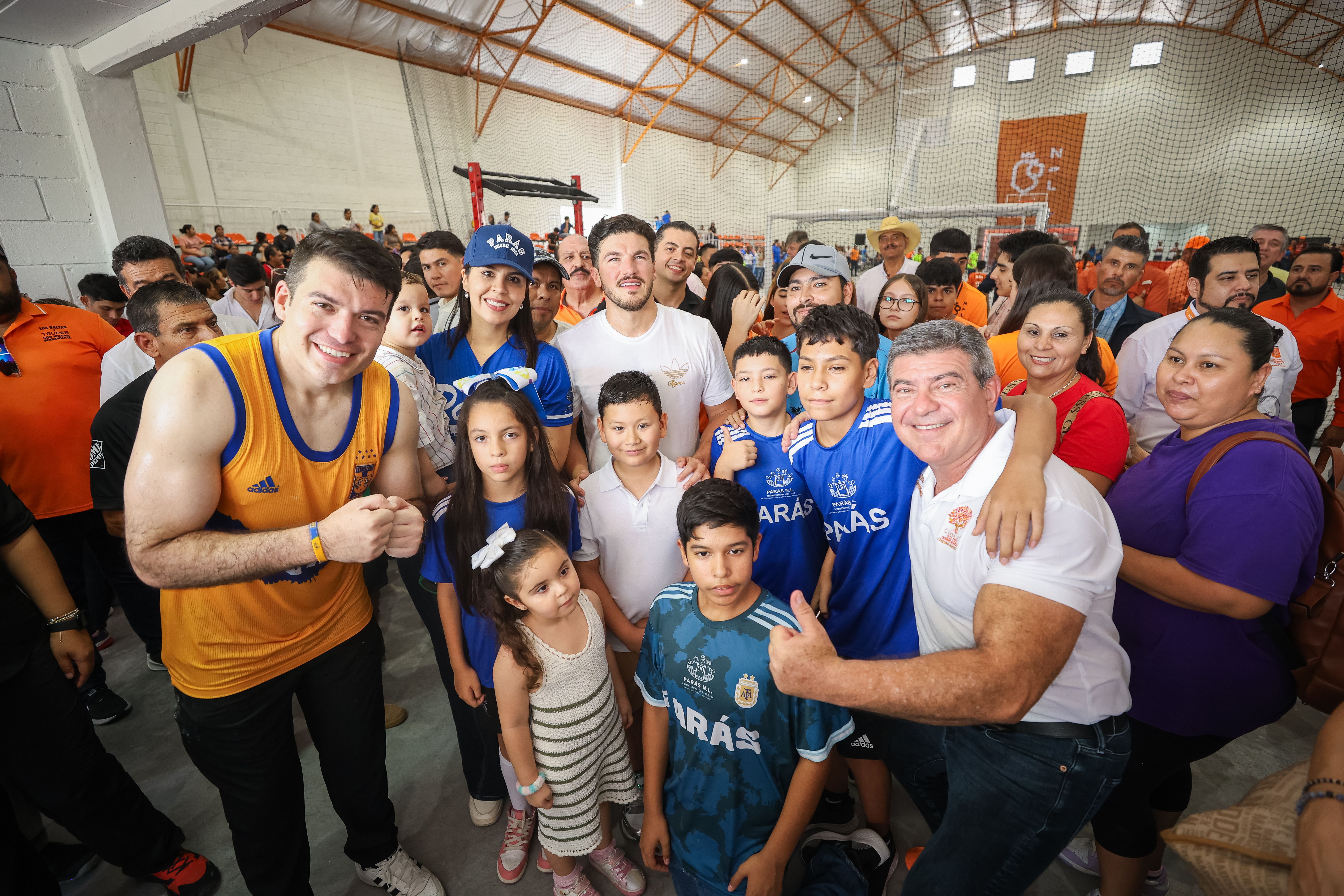 05 INAUGURA GOBERNADOR MULTIDEPORTIVO EN CERRALVO CON CASCARITA MUNDIALISTA.JPG