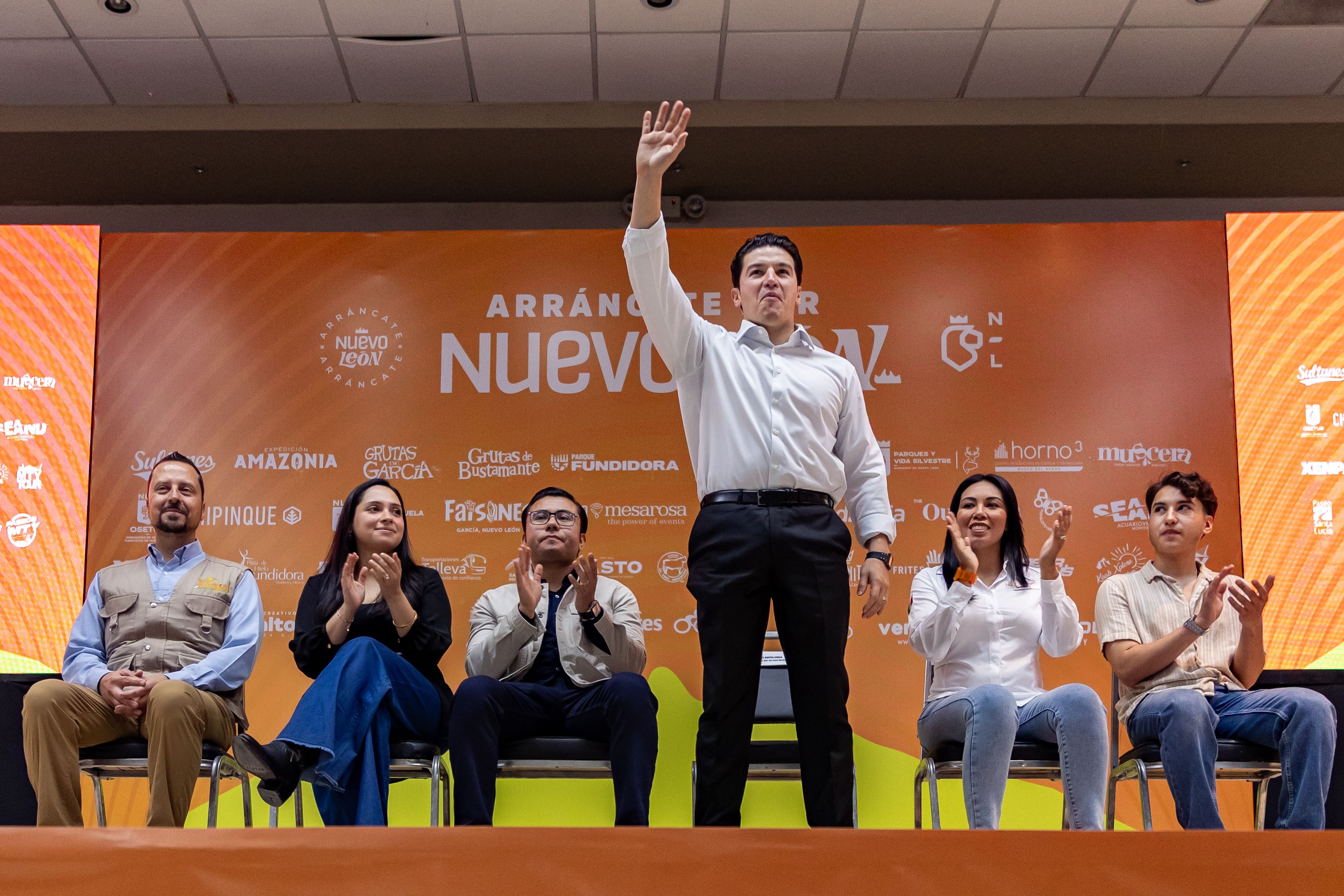 05 INICIA GOBERNADOR ENTREGA DE TARJETAS, ARRÁNCATE X NUEVO LEÓN.JPG