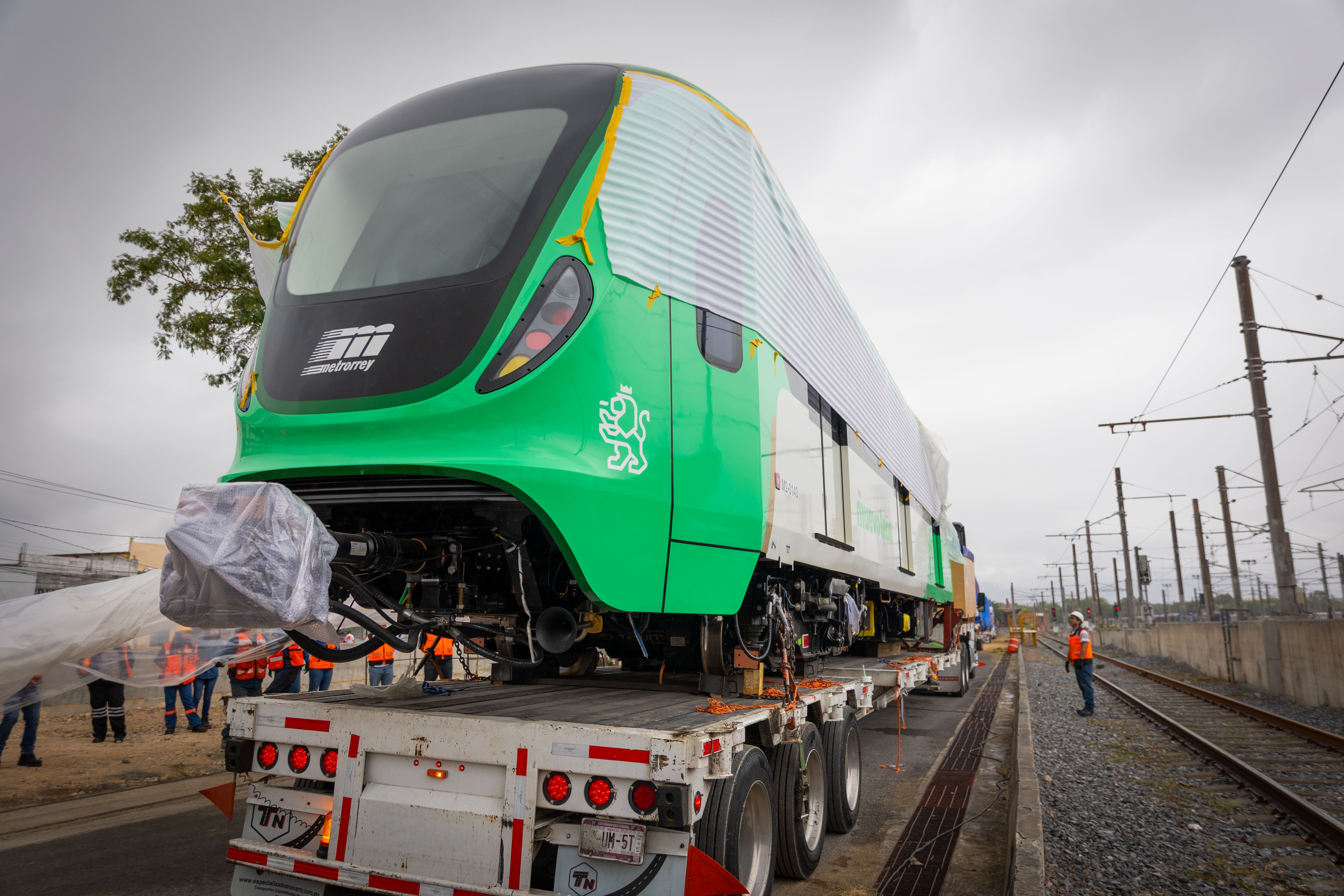 05 RECIBE GOBERNADOR NUEVOS TRENES PARA LINEA 1 DEL METRO.JPG