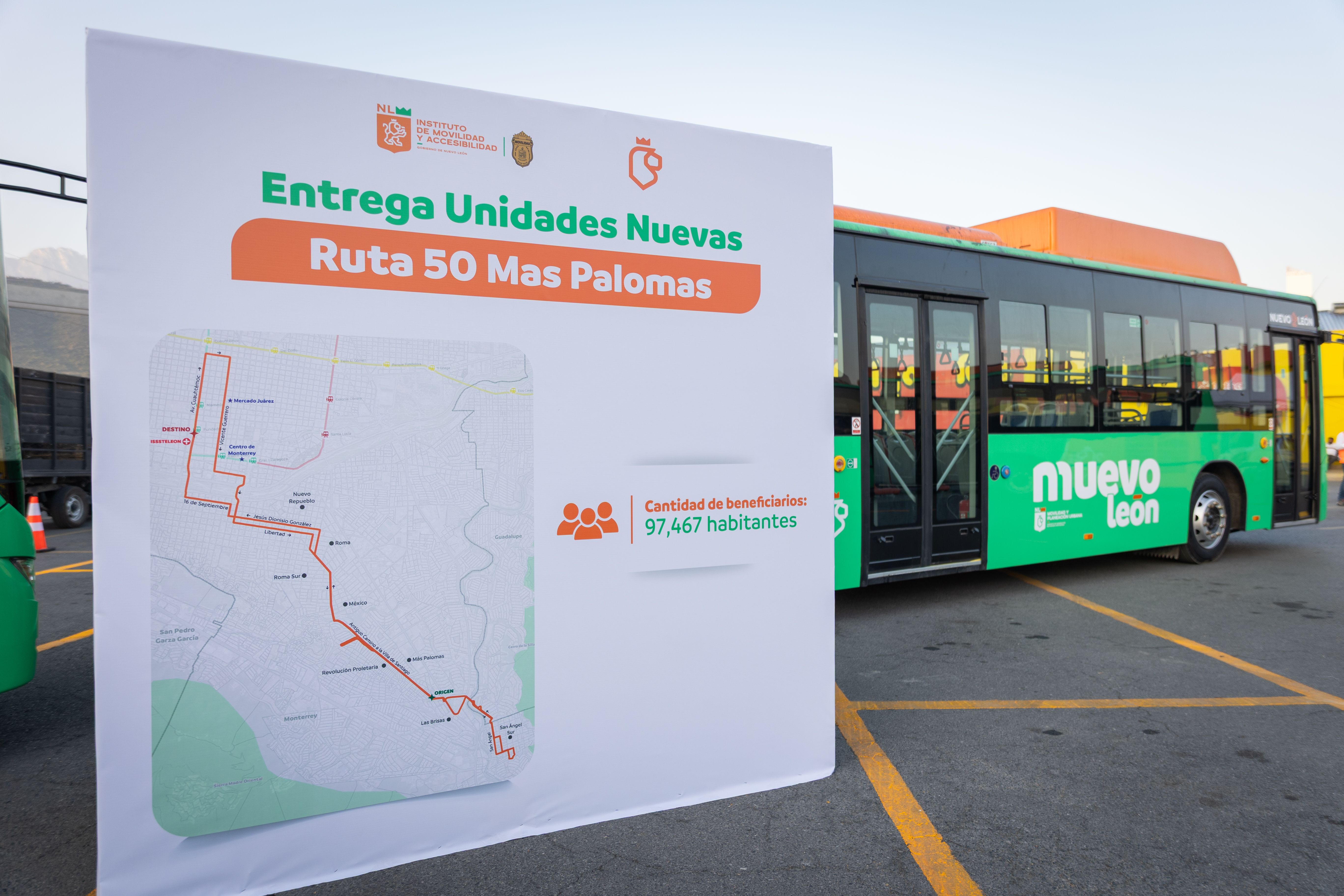 06 ENTREGA SAMUEL GARCÍA NUEVAS UNIDADES A LA RUTA 50 MÁS PALOMAS QUE RESTRUCTURA SU RECORRIDO PARA BENEFICIAR A CERCA DE 100 MIL USUARIOS  .JPG