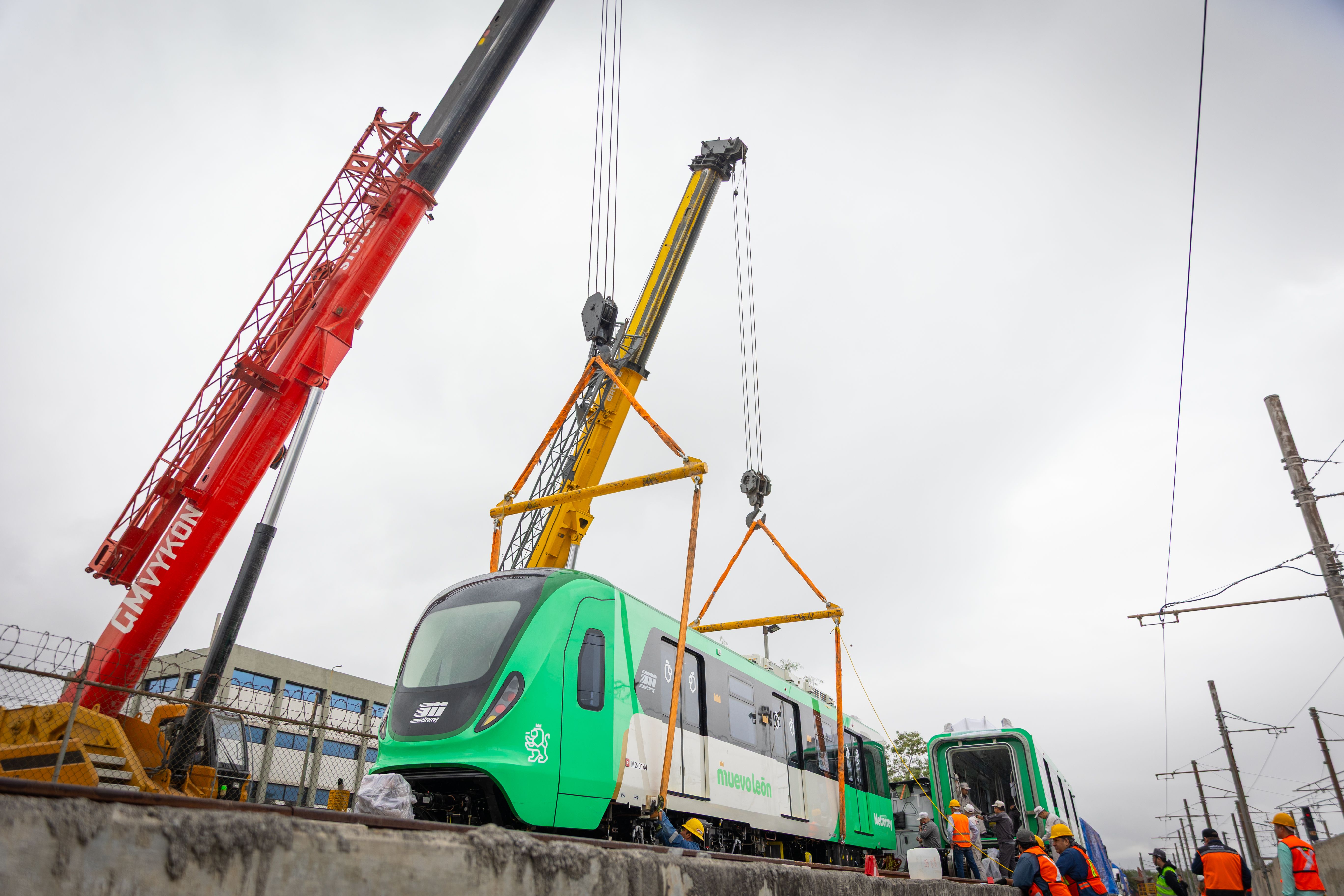 06 RECIBE GOBERNADOR NUEVOS TRENES PARA LINEA 1 DEL METRO.JPG