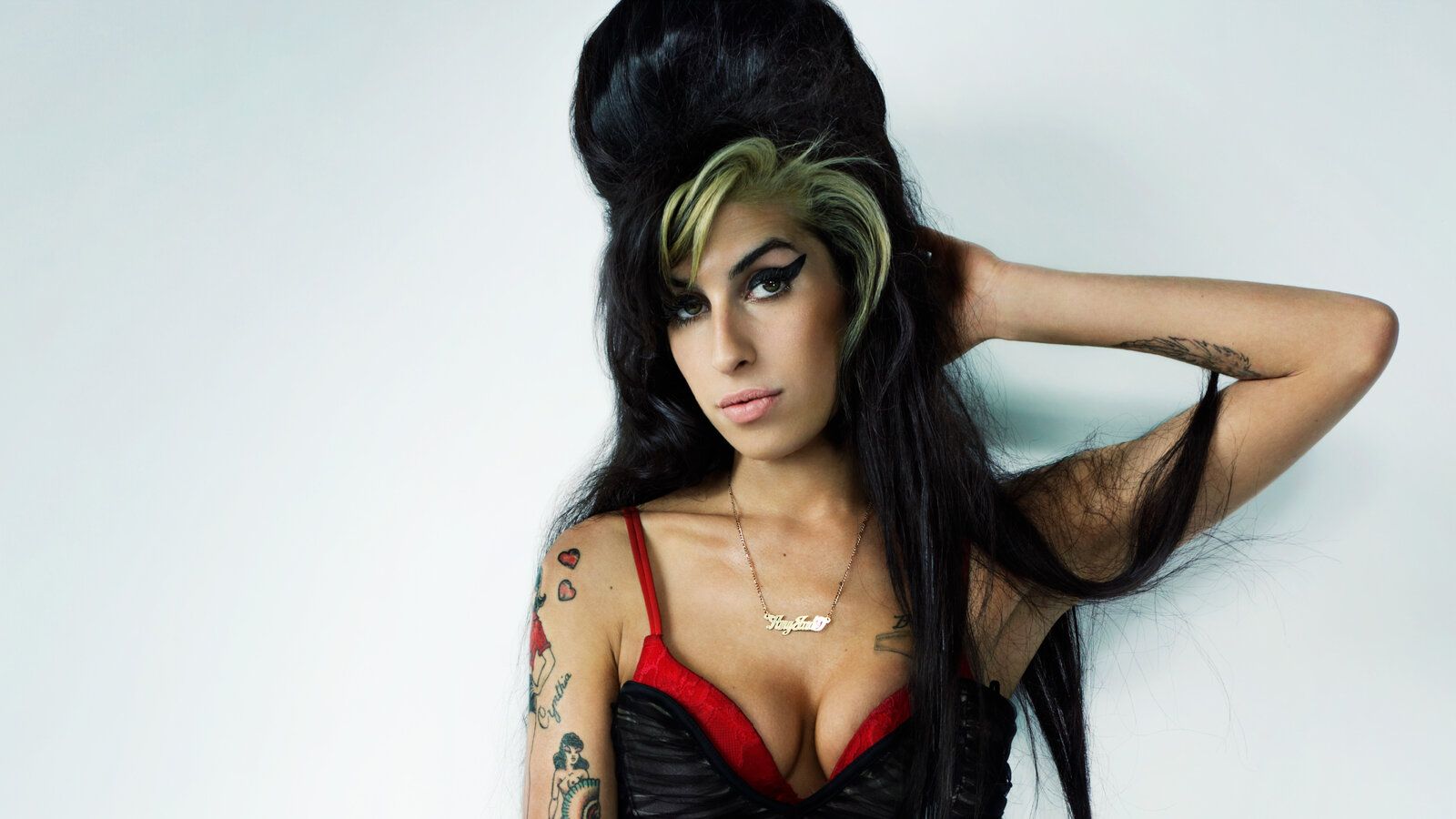 06WHM-Winehouse-Obit-videoSixteenByNineJumbo1600-v2.jpg