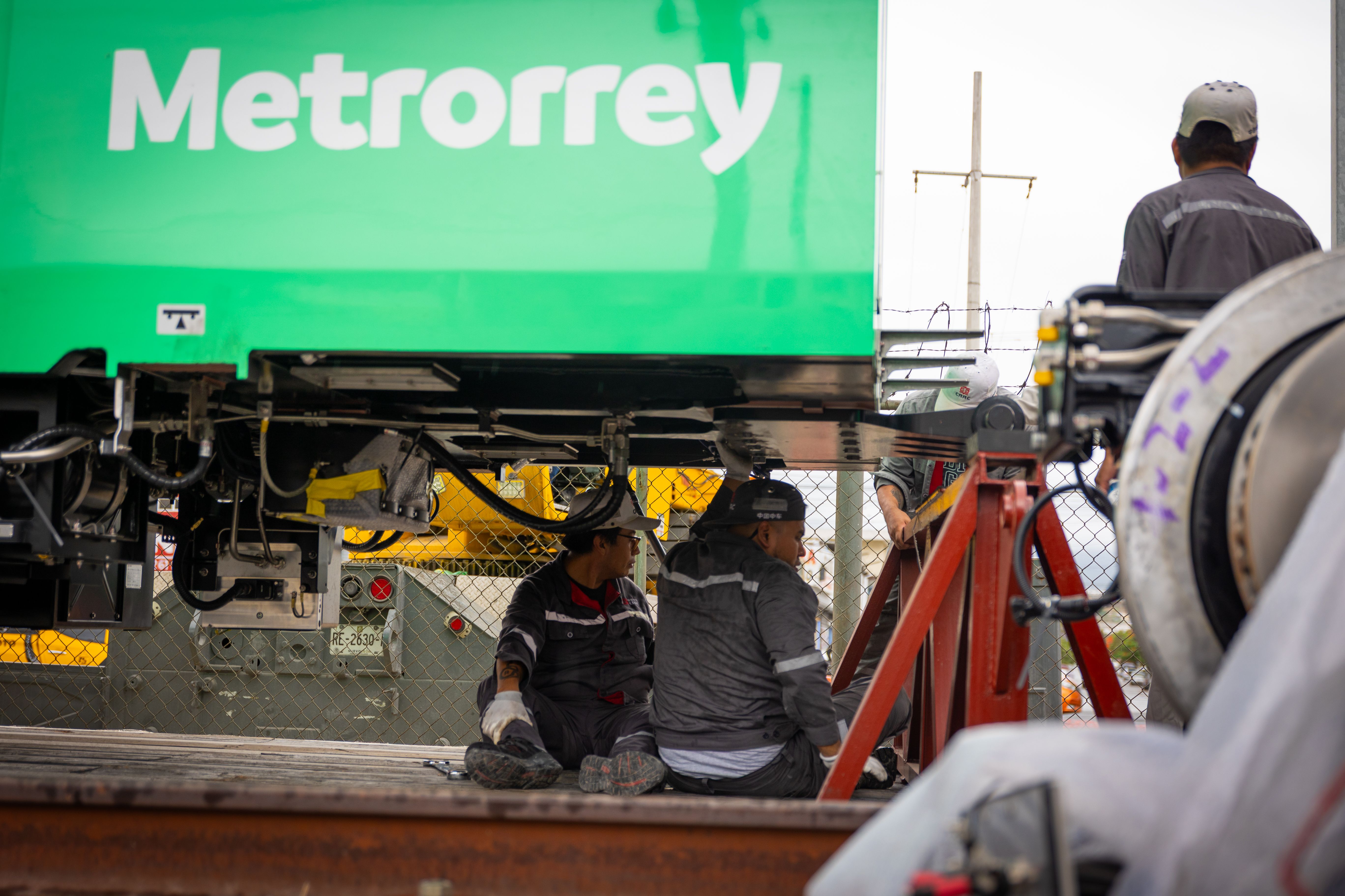 07 RECIBE GOBERNADOR NUEVOS TRENES PARA LINEA 1 DEL METRO.JPG
