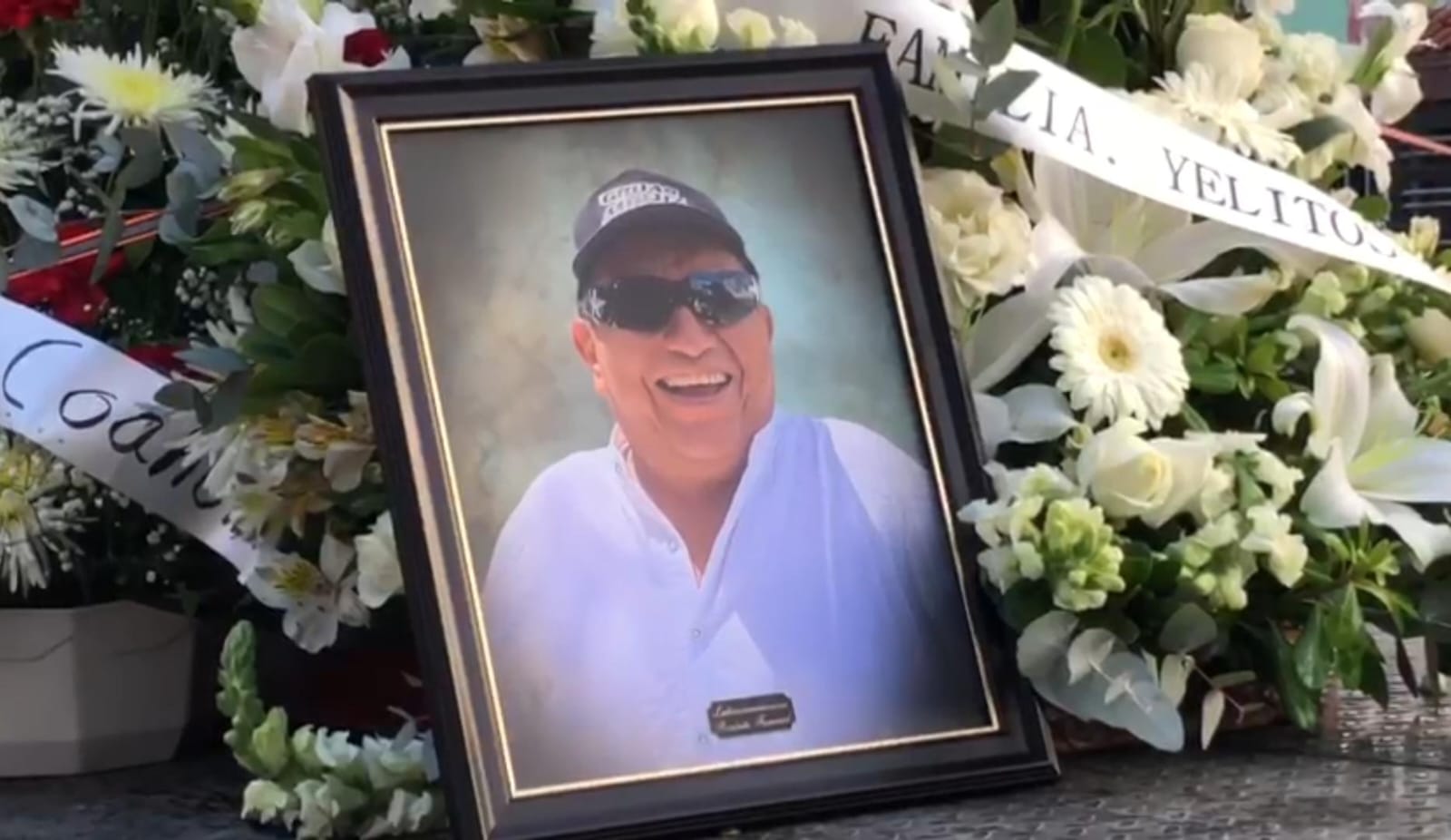Recorre caravana de grúas con Don Nico, su último viaje