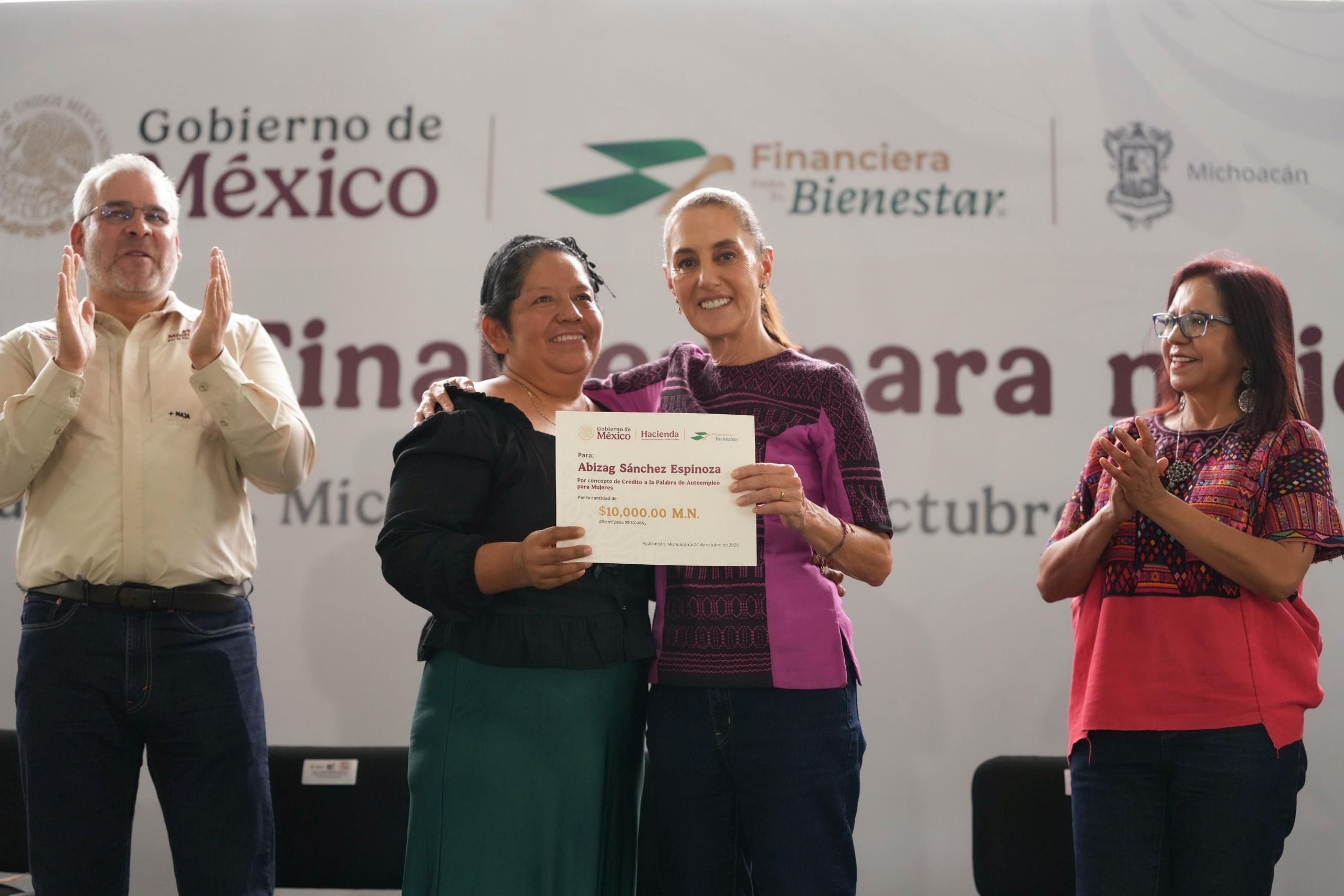 241026 CSP ENTREGA DE CRÉDITOS FINABIEN PARA MUJERES EN APATZINGÁN 1.jpeg