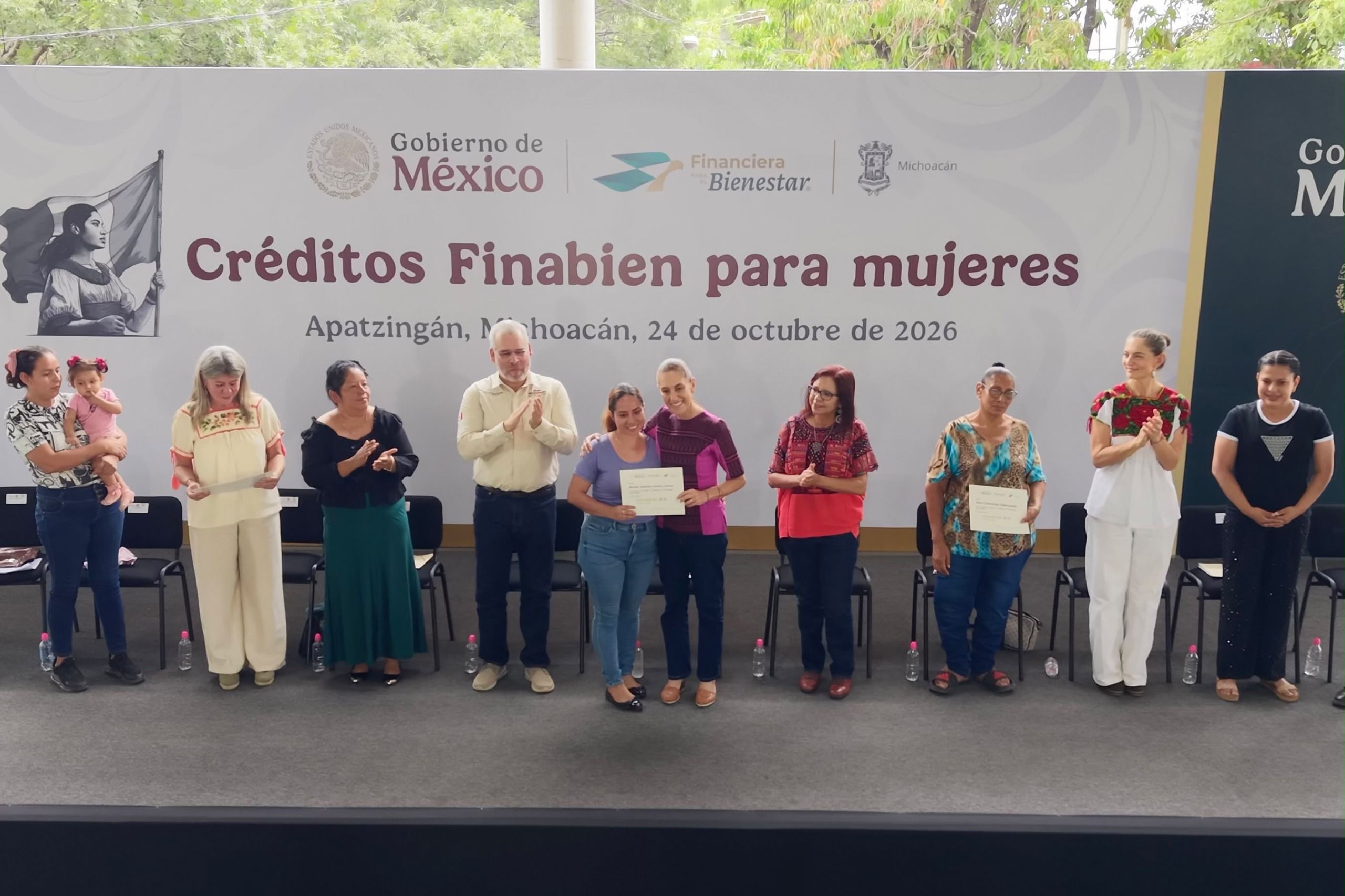 241026 CSP ENTREGA DE CRÉDITOS FINABIEN PARA MUJERES EN APATZINGÁN 6.jpeg