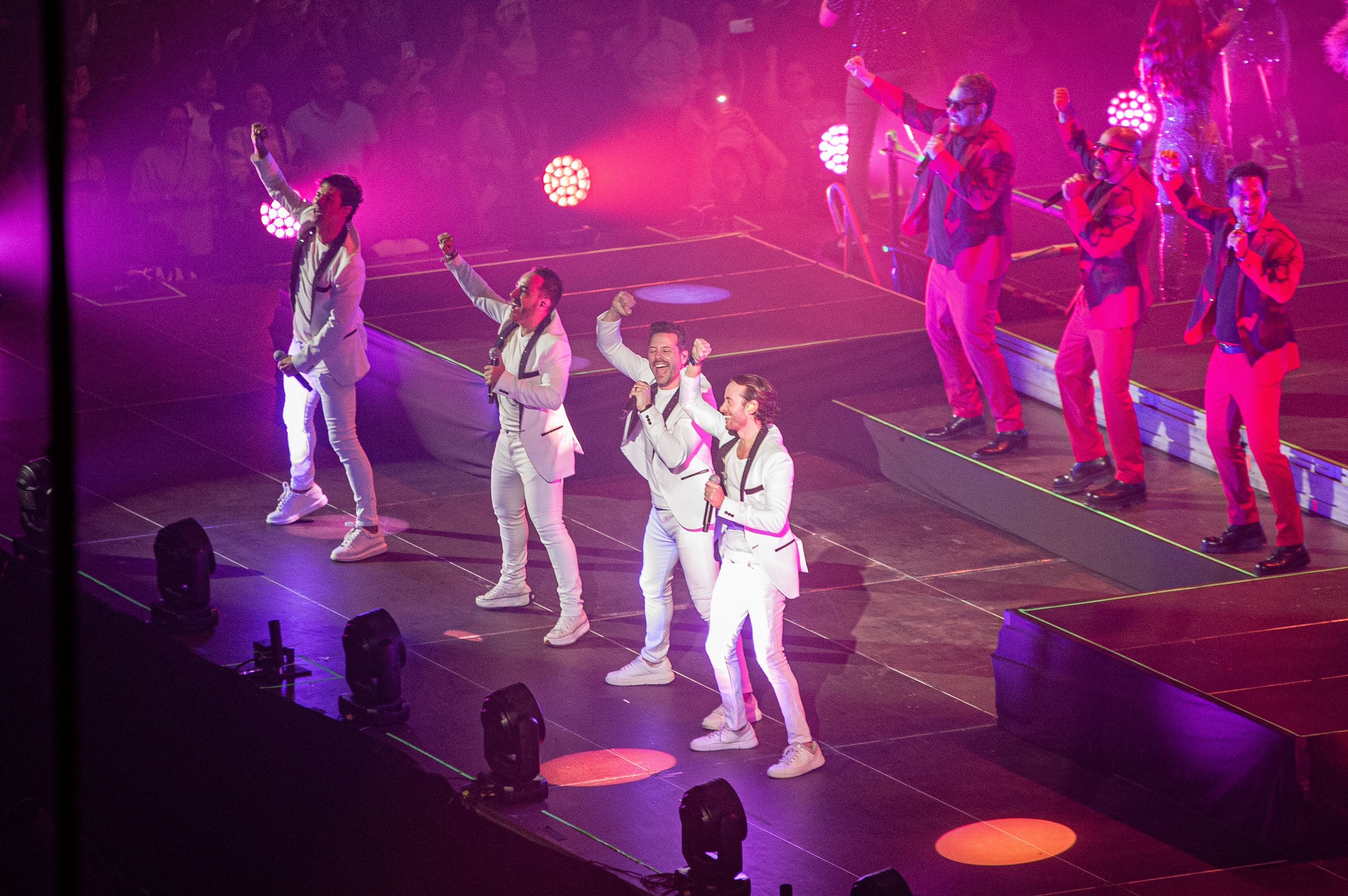 90 pop tour Arena Mty 2025-4.jpg