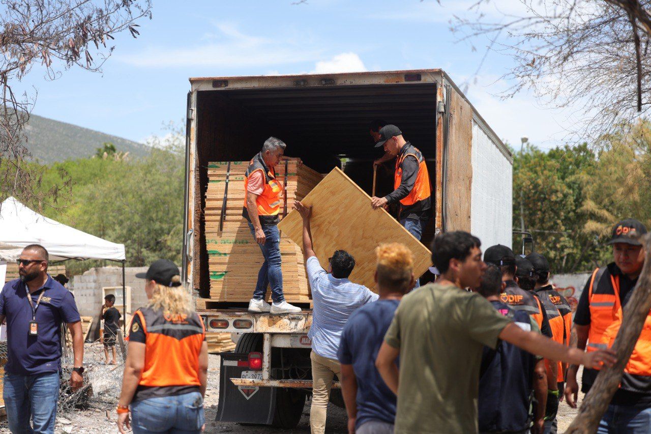APOYOS DIF FAMILIAS SANMARTIN (8).jpg