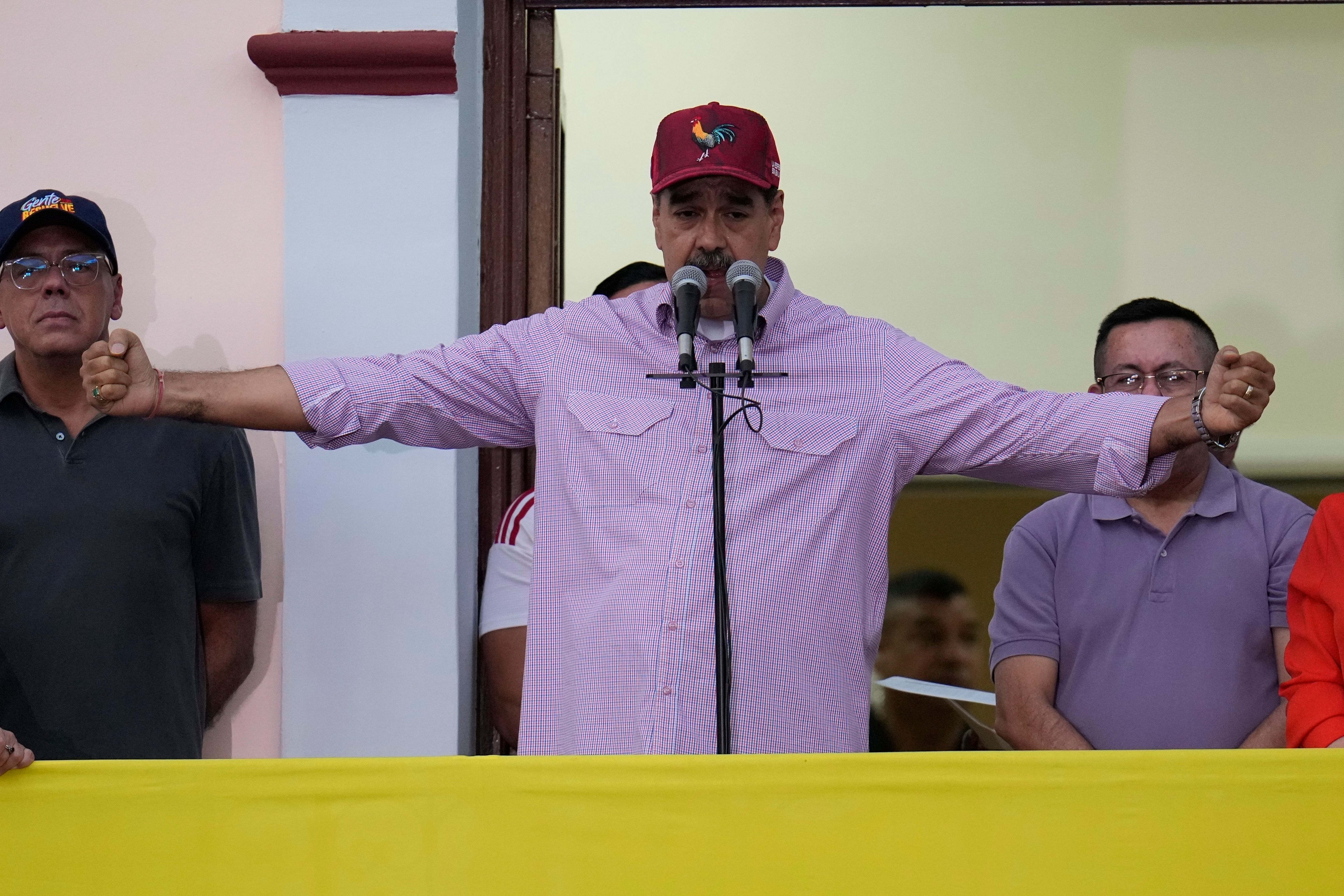 inter-nicolas-maduro.jpg