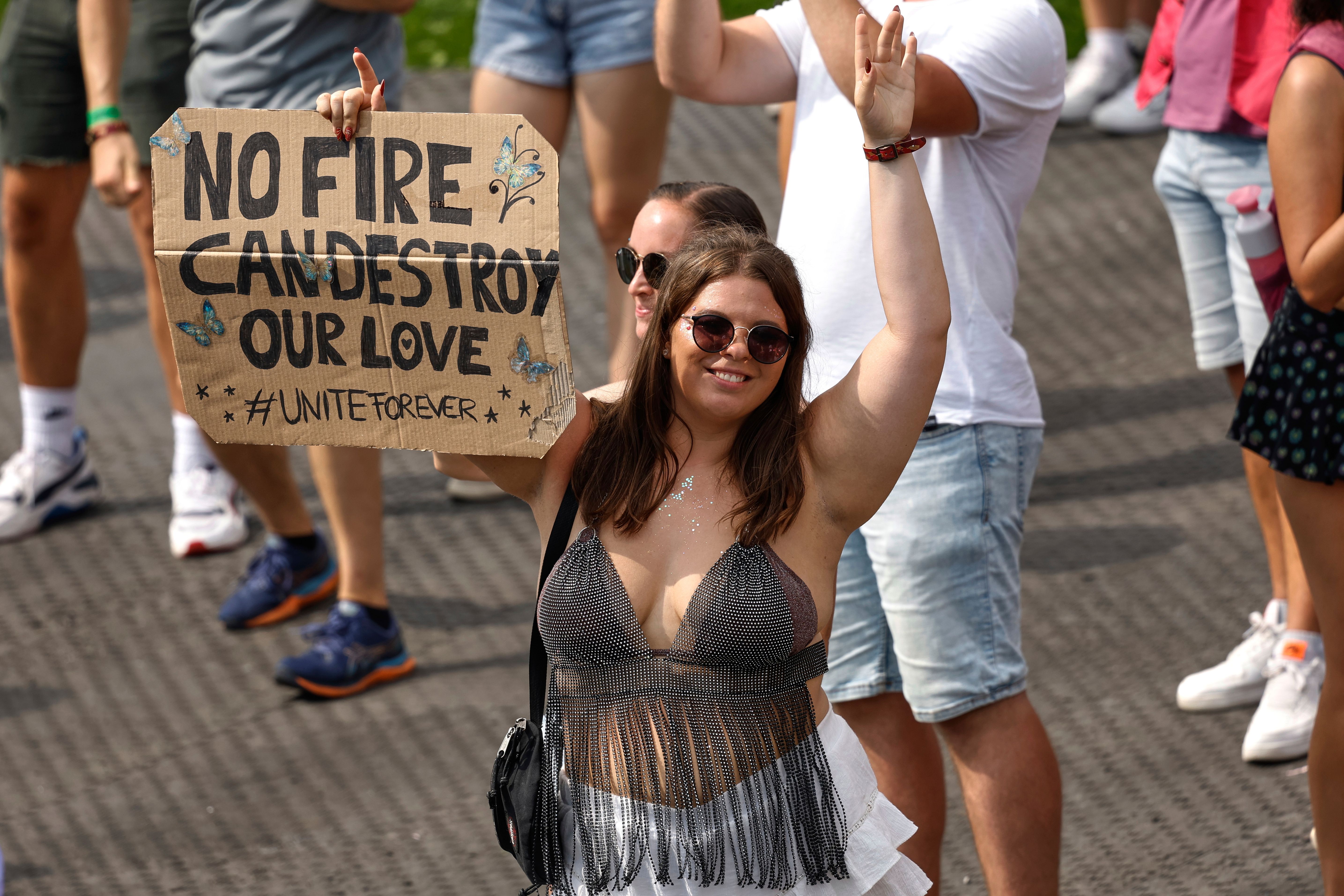 Abre Tomorrowland tras incendio que destruyó escenario principal
