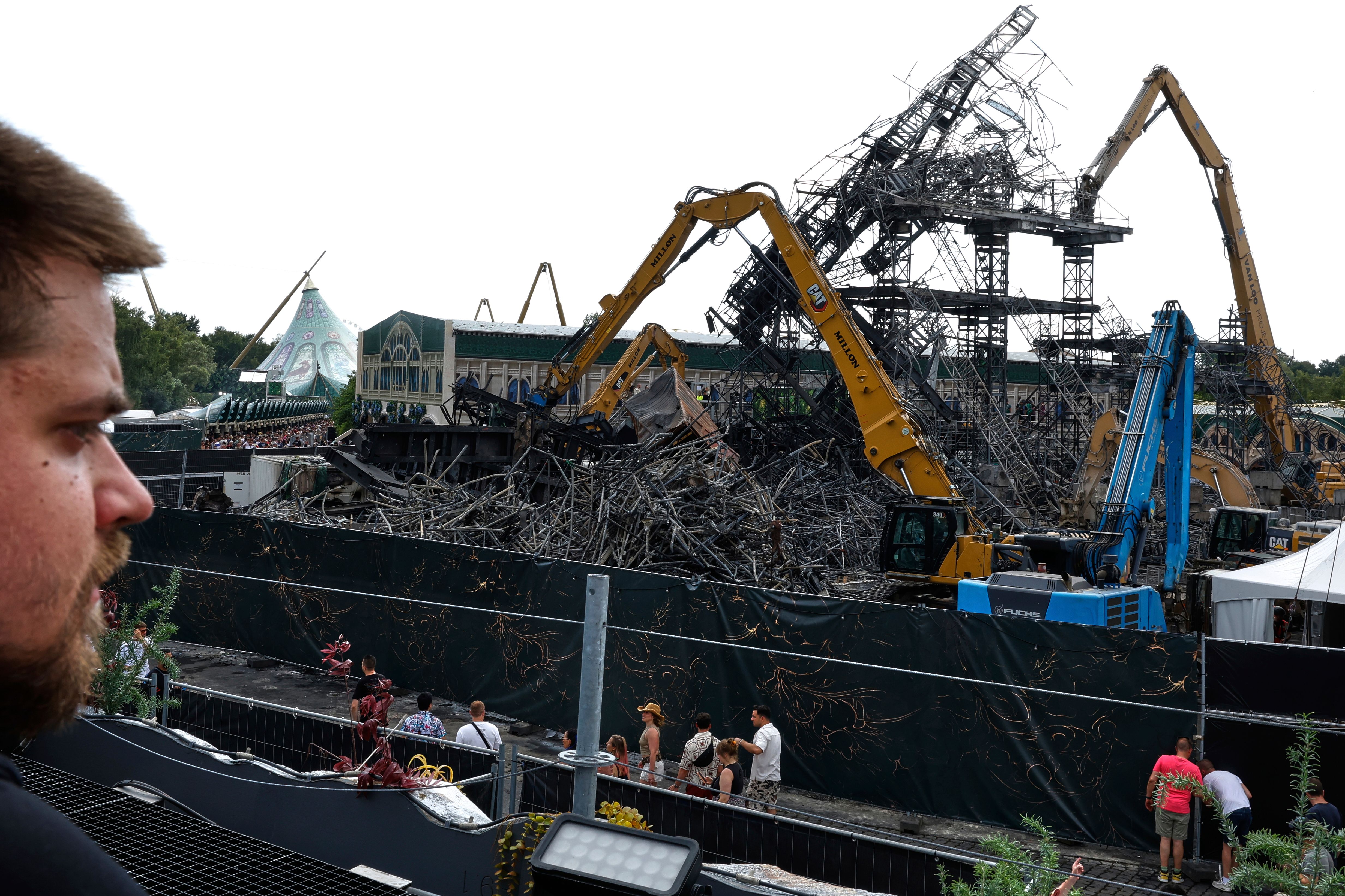 Abre Tomorrowland tras incendio que destruyó escenario principal
