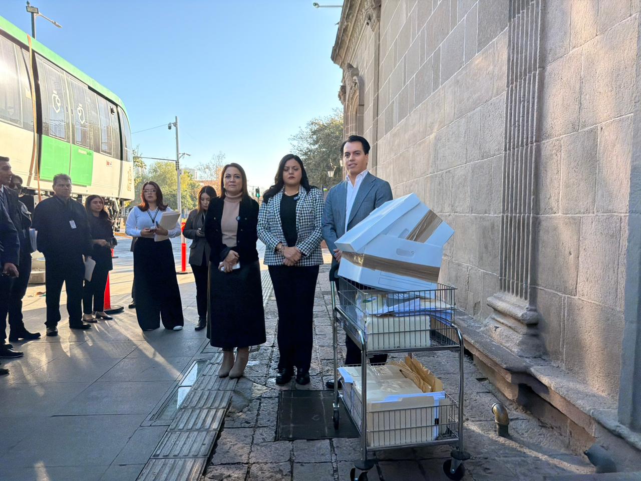 Acude Congreso a entregar Presupuesto 2026.png