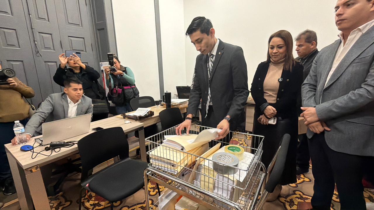 Acude Congreso a entregar Presupuesto 2026.png