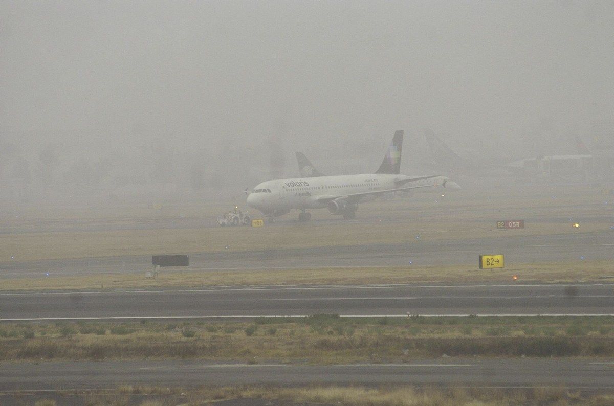 Aeropuerto de Ciudad de México suspende aterrizajes por neblina.jpg
