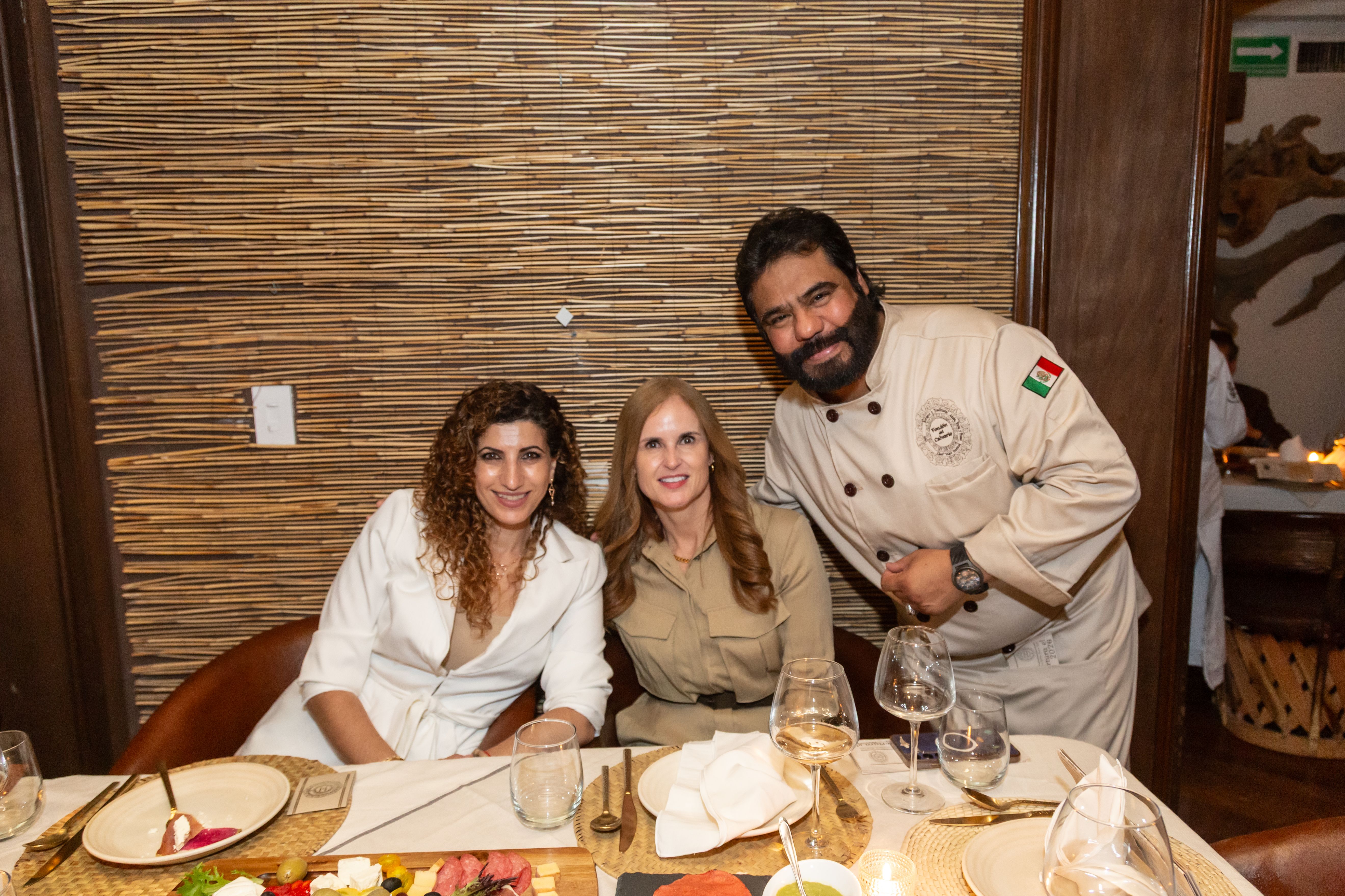Alicia Harb, Anebel Larouche y Chef Yago.jpg