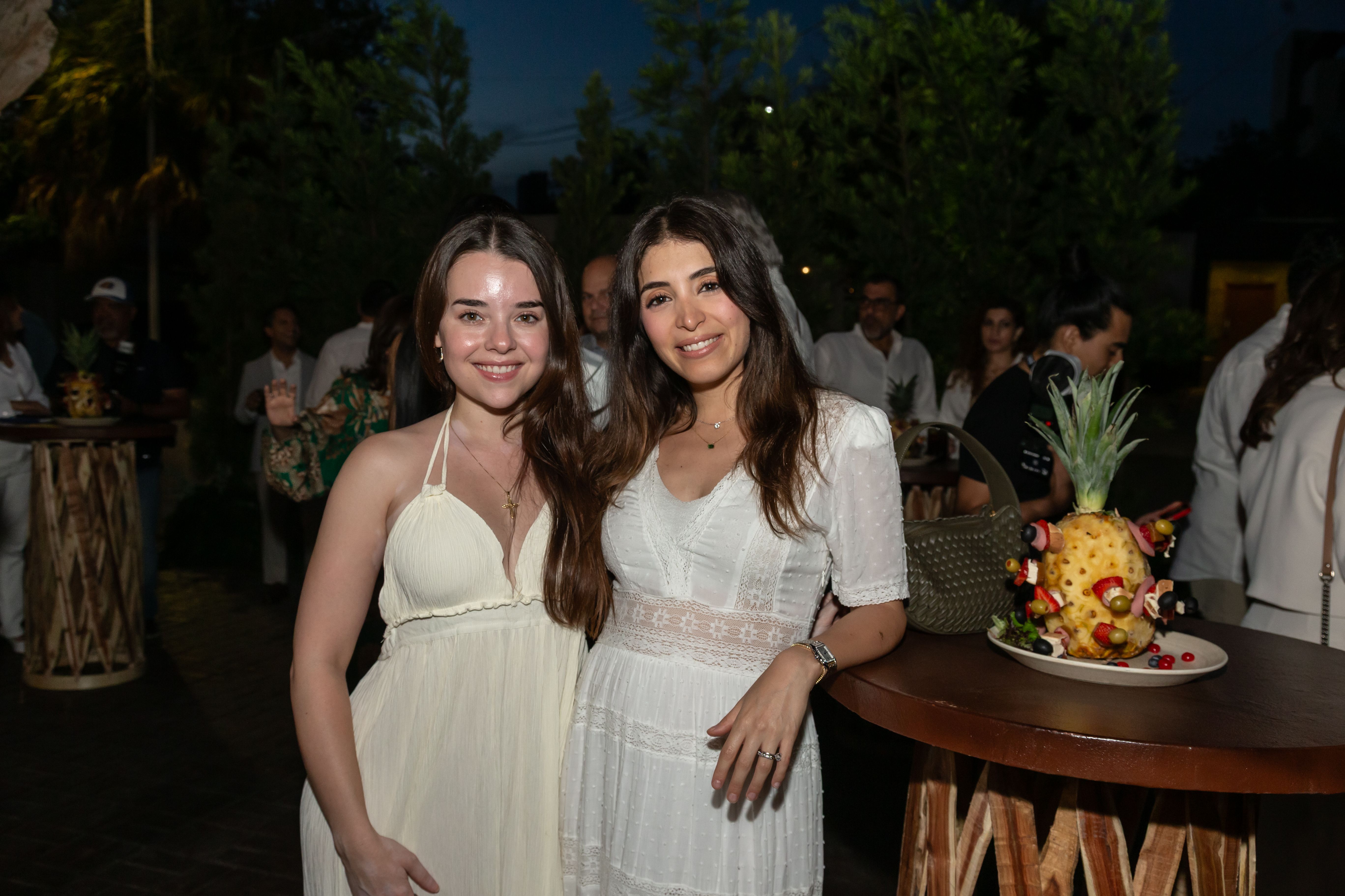 Ana Sofía Serna y Elisa Cruz 2.jpg