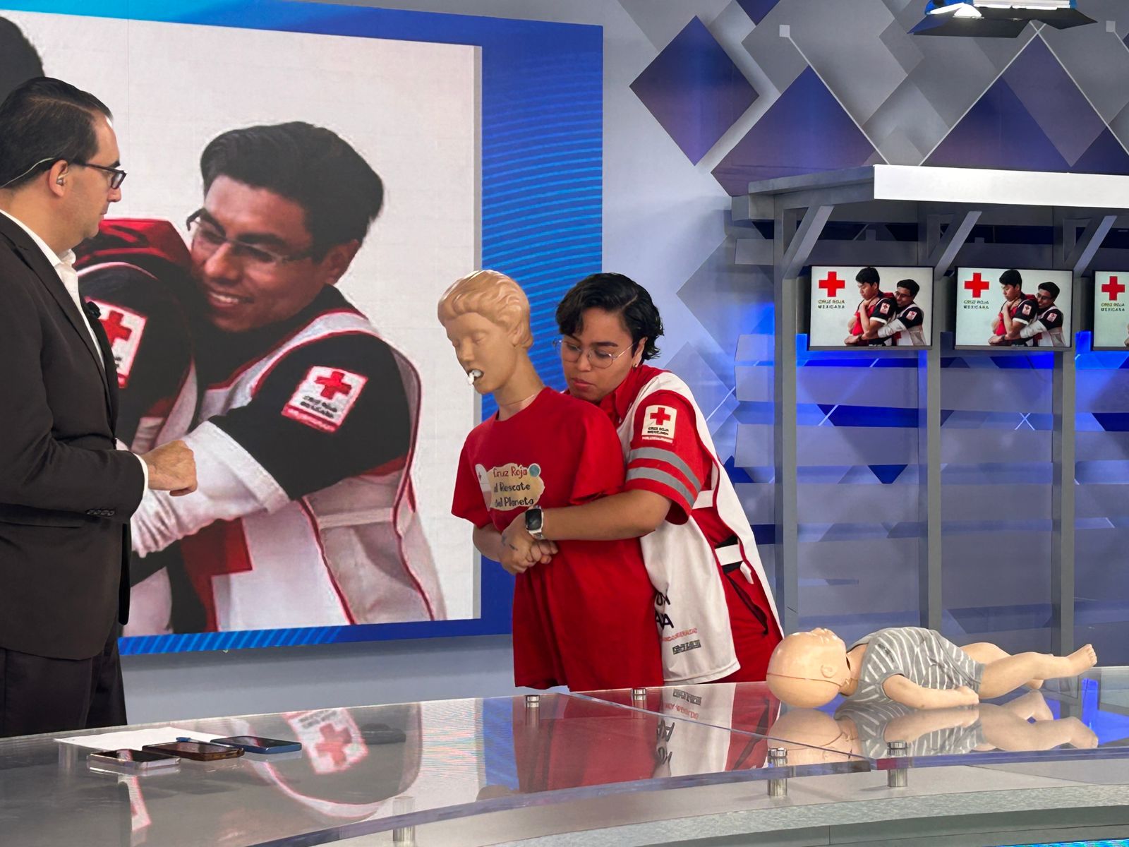 Aprende la maniobra Heimlich y salva del atragantamiento