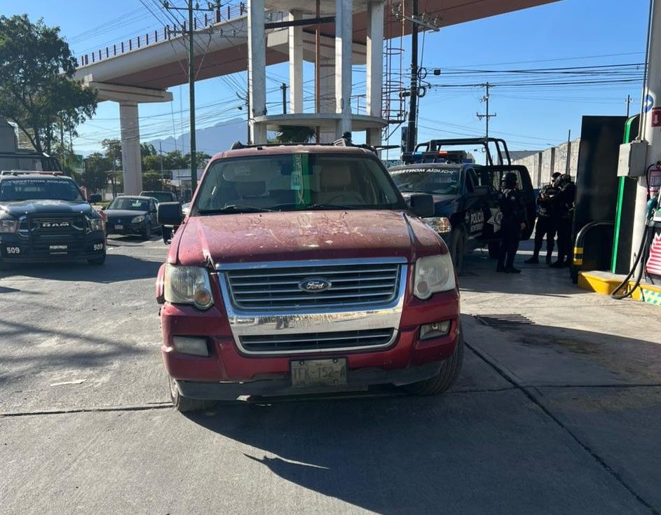 Arrestan a hombre por conducir con placas de papel en Monterrey.jpg