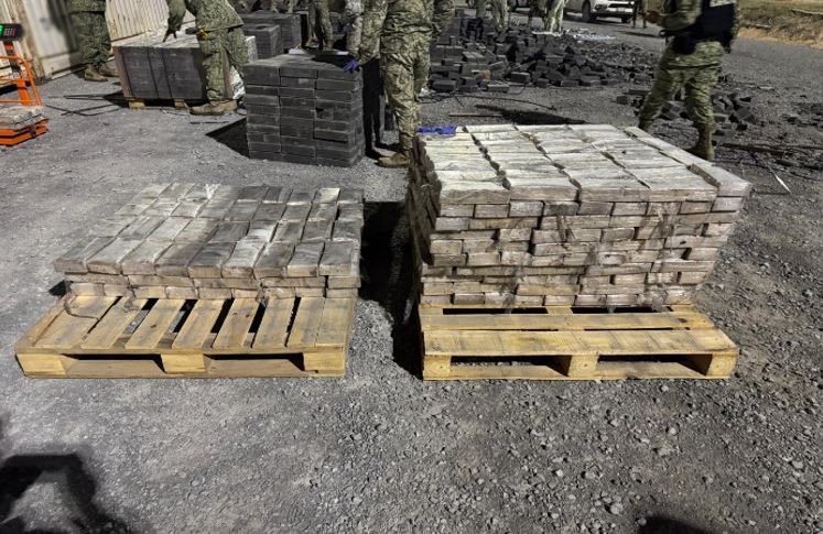 Aseguran en Tamaulipas media tonelada de droga oculta en tarimas