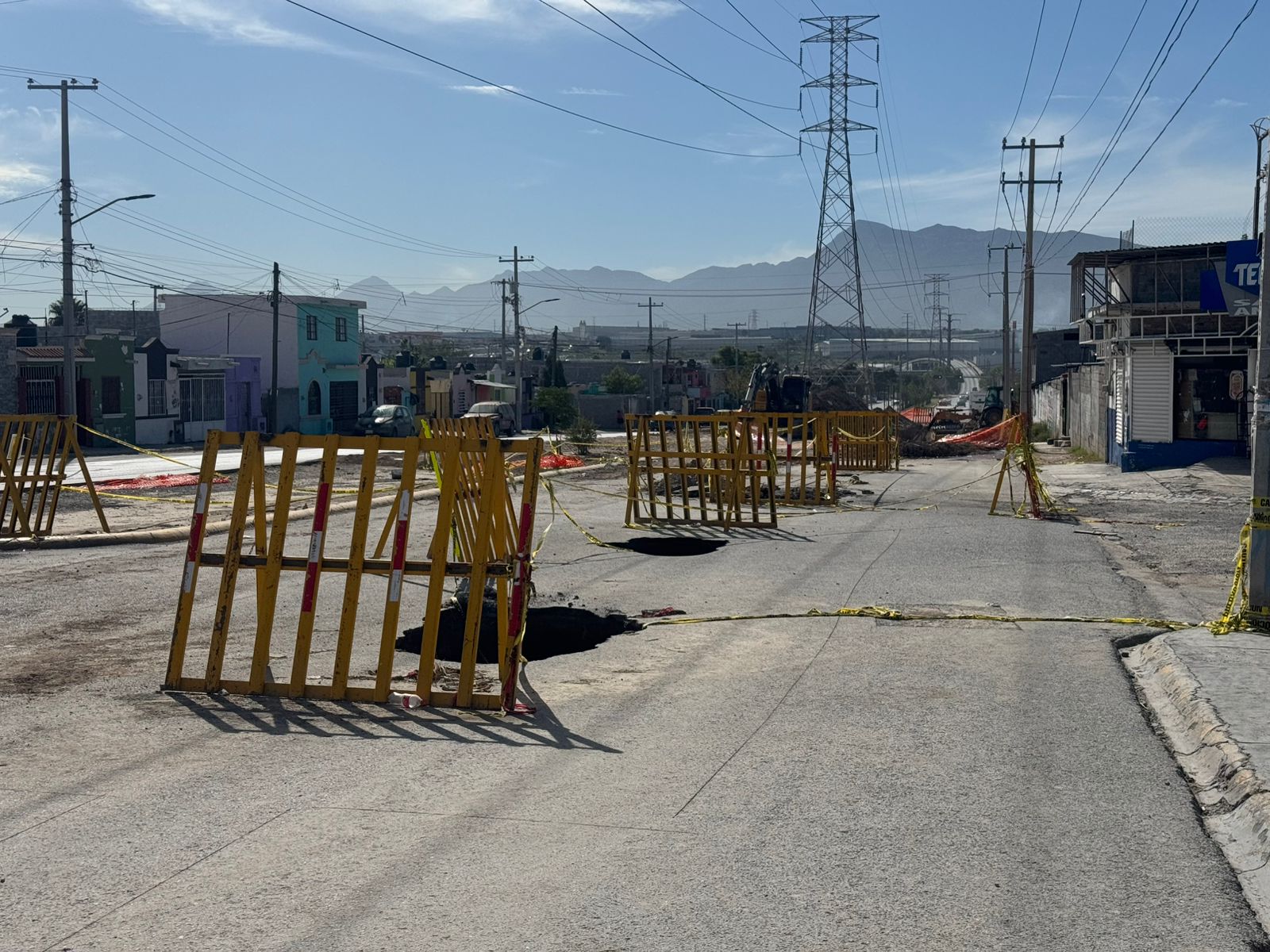 Avanzan obras emergentes de drenaje en bulevar Analco