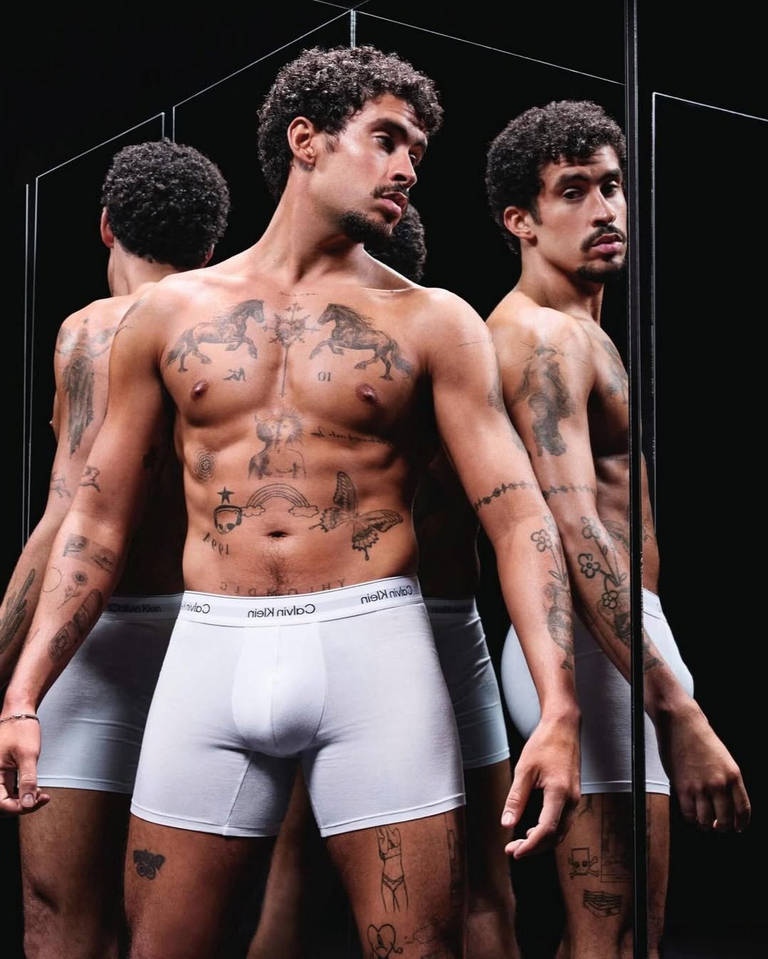 Bad Bunny posando para la nueva campaña de Calvin Klein   que opinas (4).jpg