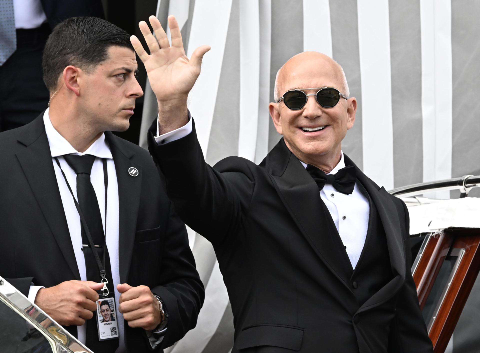 Bezos y Sánchez concluyen sus tres días de boda con fiesta en isla