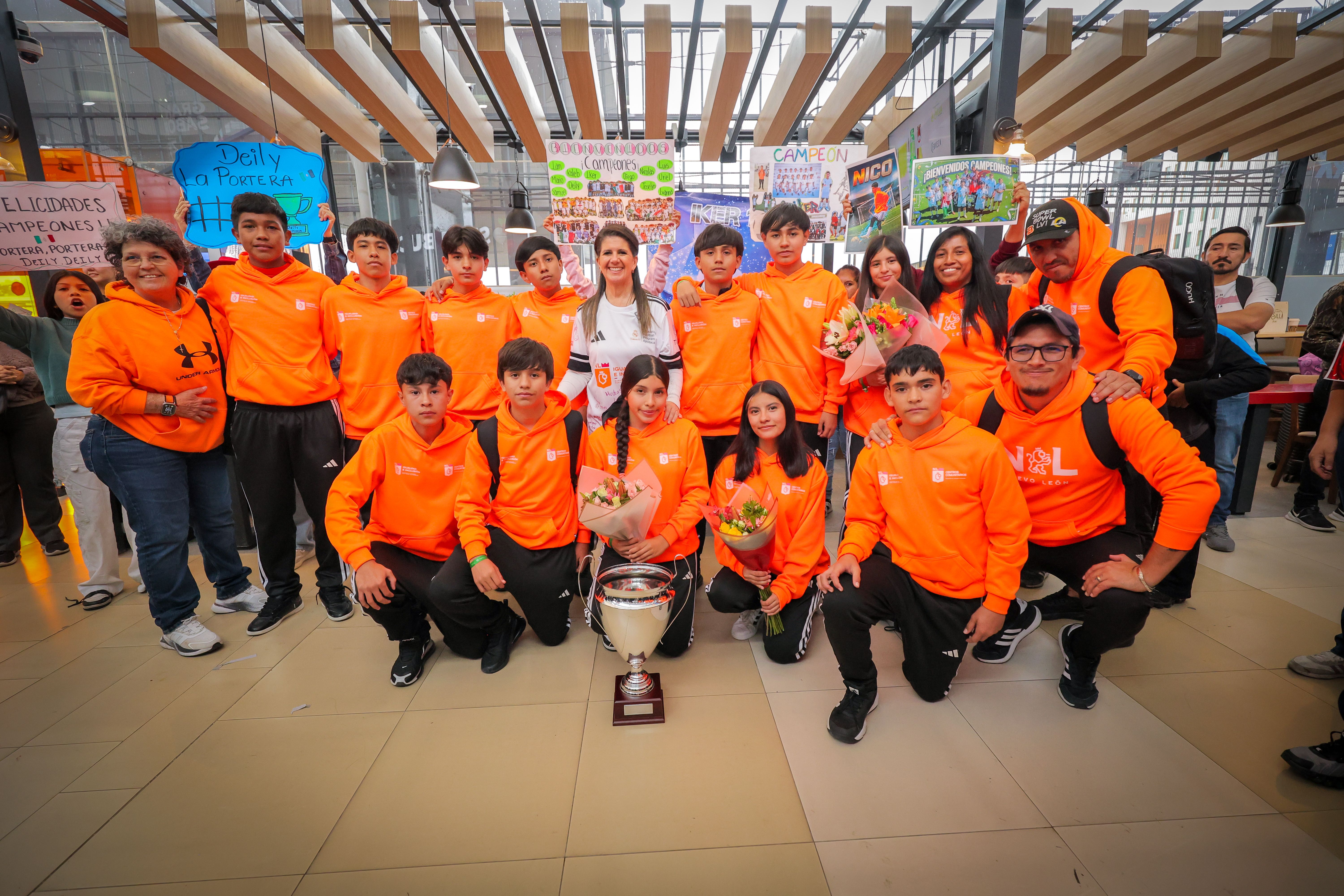 Bienvenida niñas y niños NL-Martha Herrera 3.JPG