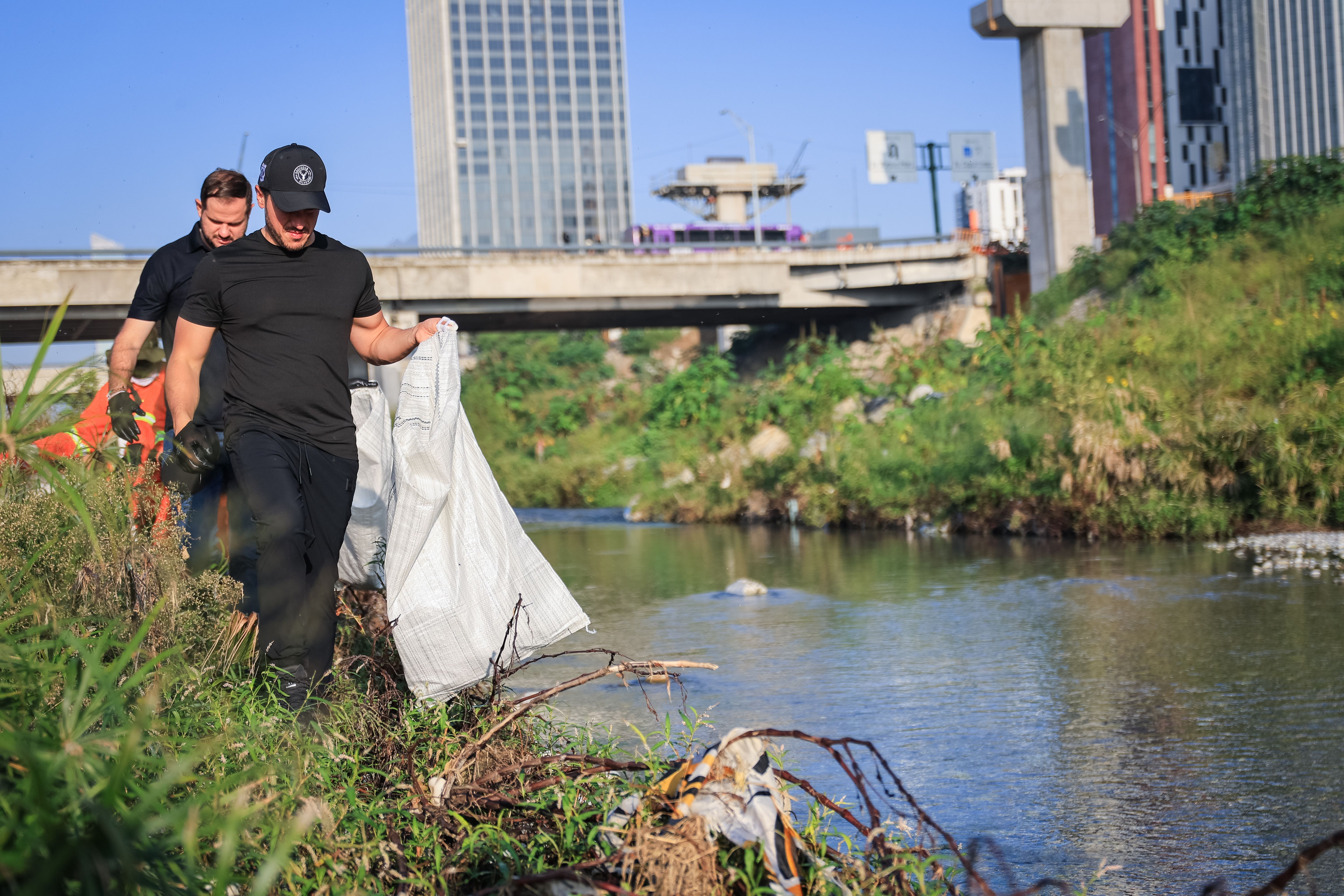 CERO TOLERANCIA A QUIEN TIRE BASURA EN R_O; SAMUEL GARC_A 01.JPG