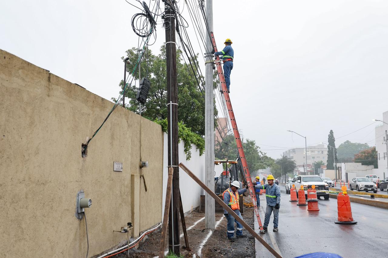 CFE trabaja en avenida alfonso reyes.jpeg