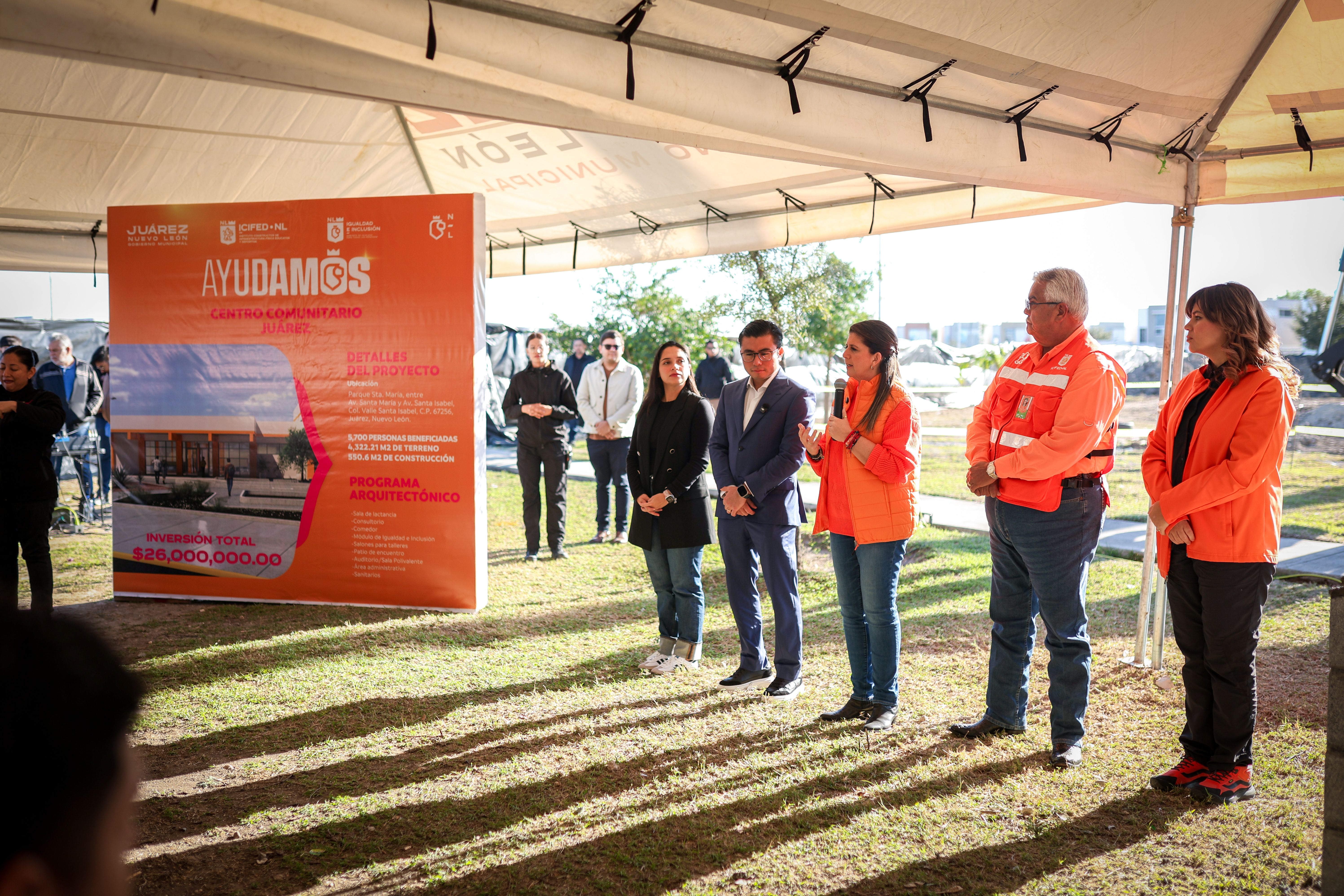 COLOCAN PRIMERA PIEDRA CENTRO COMUNITARIO JU_REZ (2).JPG