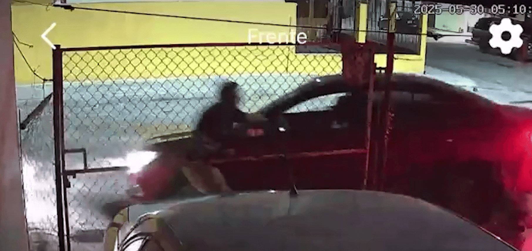 Captan cámaras de seguridad intento de feminicidio en Monclova