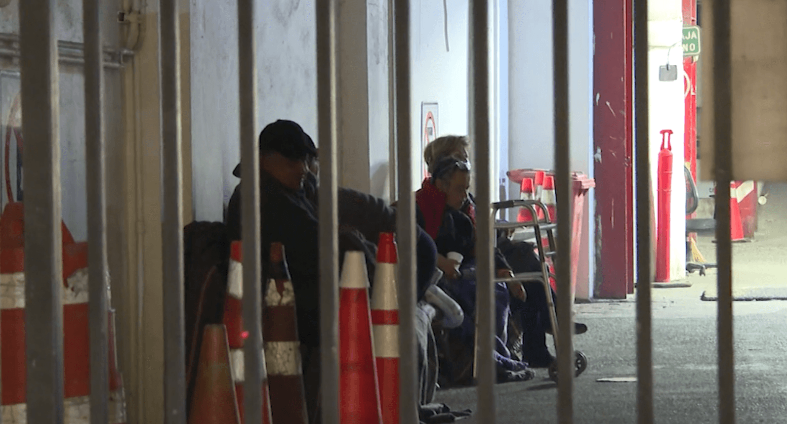 Ciudadanos acuden desde temprana hora a pagar impuesto predial.jpg