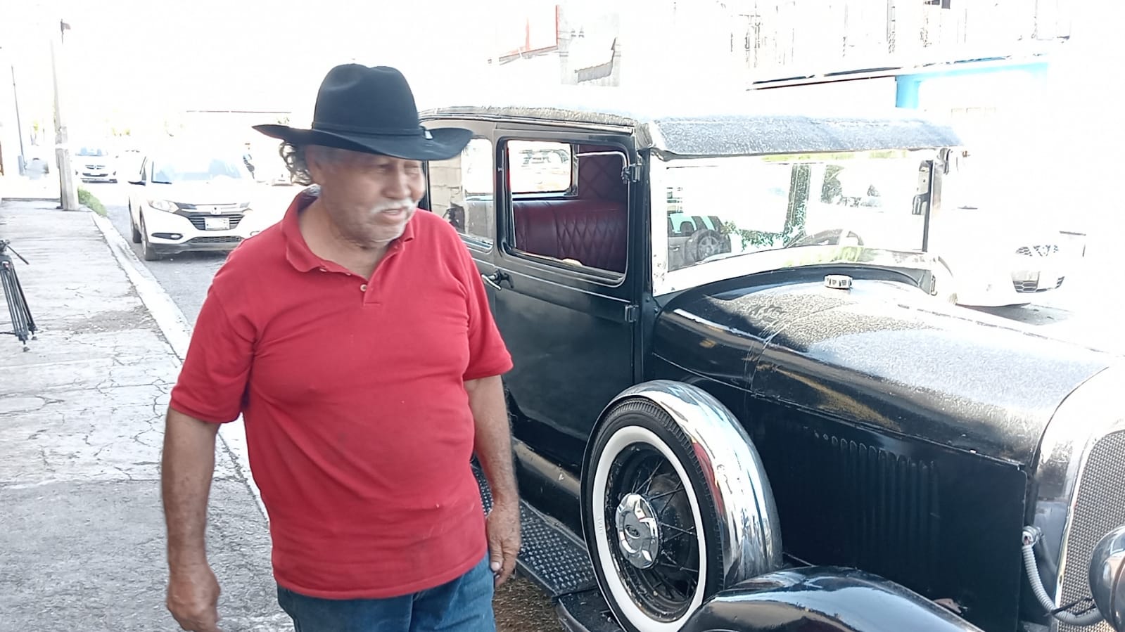 Carro de 1978 llama la atención en las calles de Saltillo