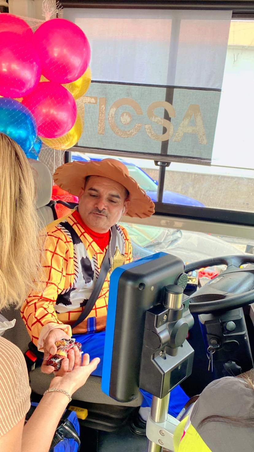 Chofer_disfrazado_Woody_edgar-diaz.jpeg