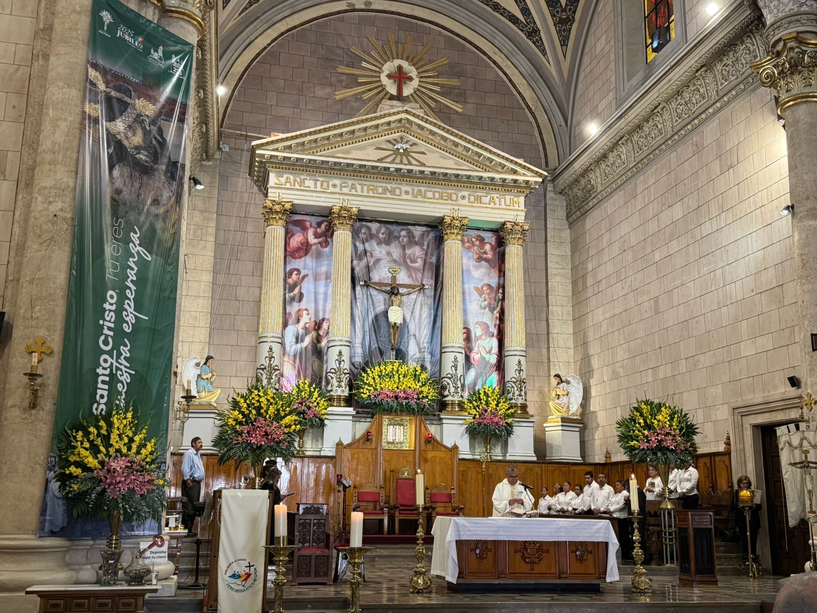 Cientos acuden al Santo Cristo en el segundo día del novenario
