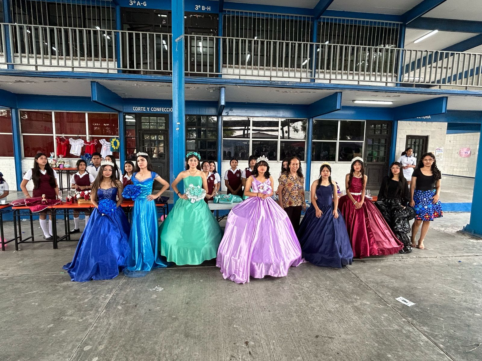 Cierran ciclo escolar fomentando emprendimiento desde secundaria