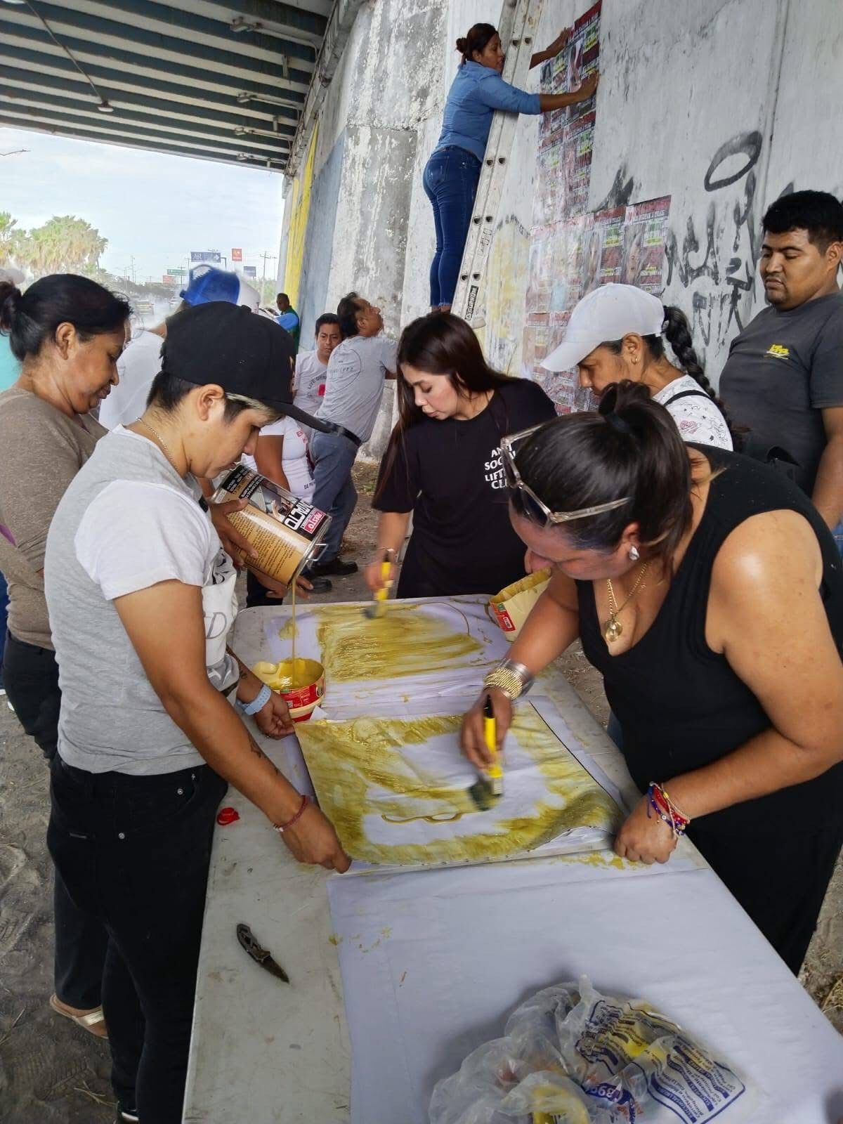 Colocan más lonas en el Mural de los Desaparecidos en Reynosa