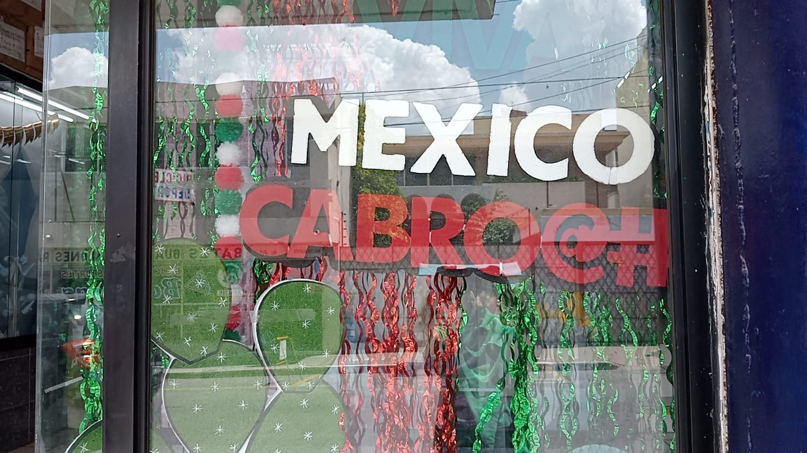 Comerciantes se preparan para las ventas del mes patrio