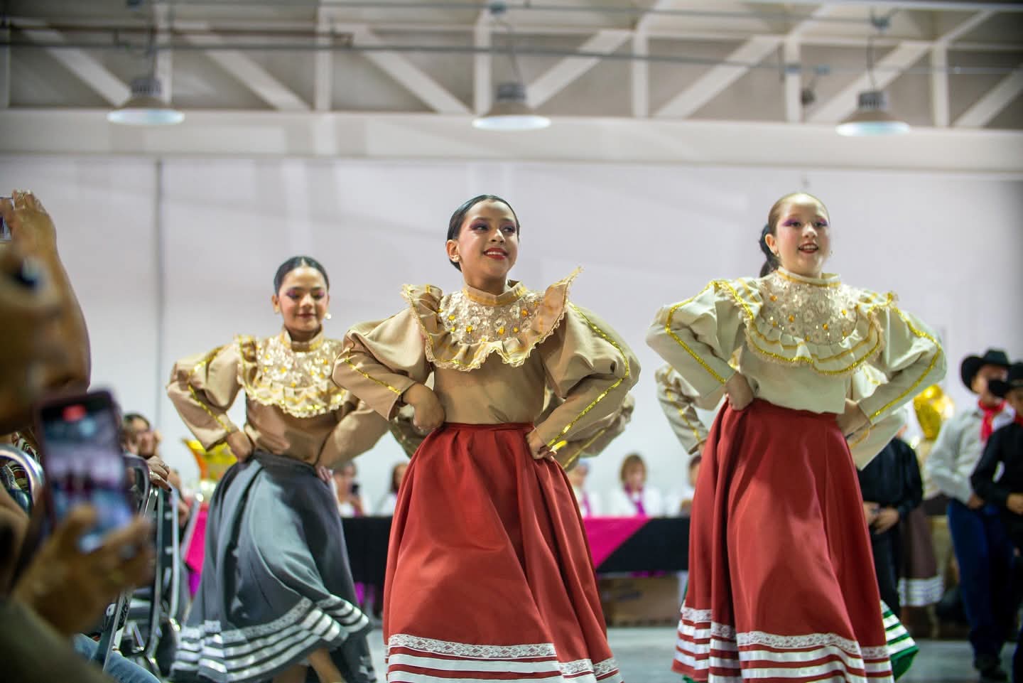 Coronan a la señora Margarita como Reina del DIF Saltillo 2025