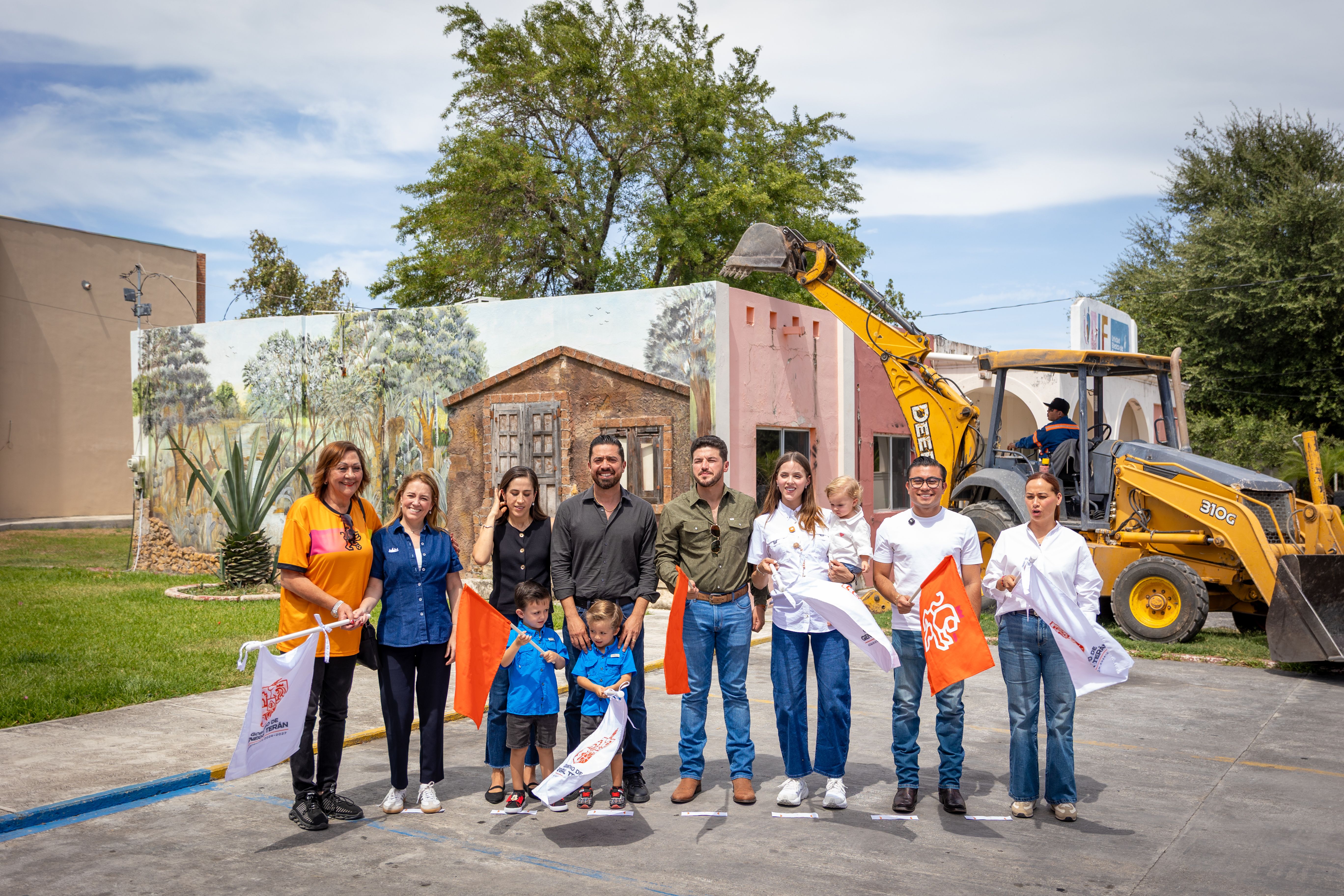 DA GOBERNADOR BANDERAZO DE ARRANQUE DE CONSTRUCCIÓ.JPG