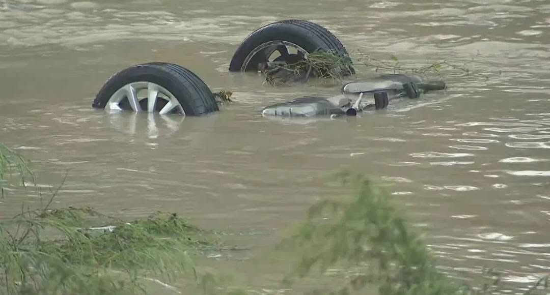Deja inundaciones en San Antonio 11 muertos y dos desaparecidos